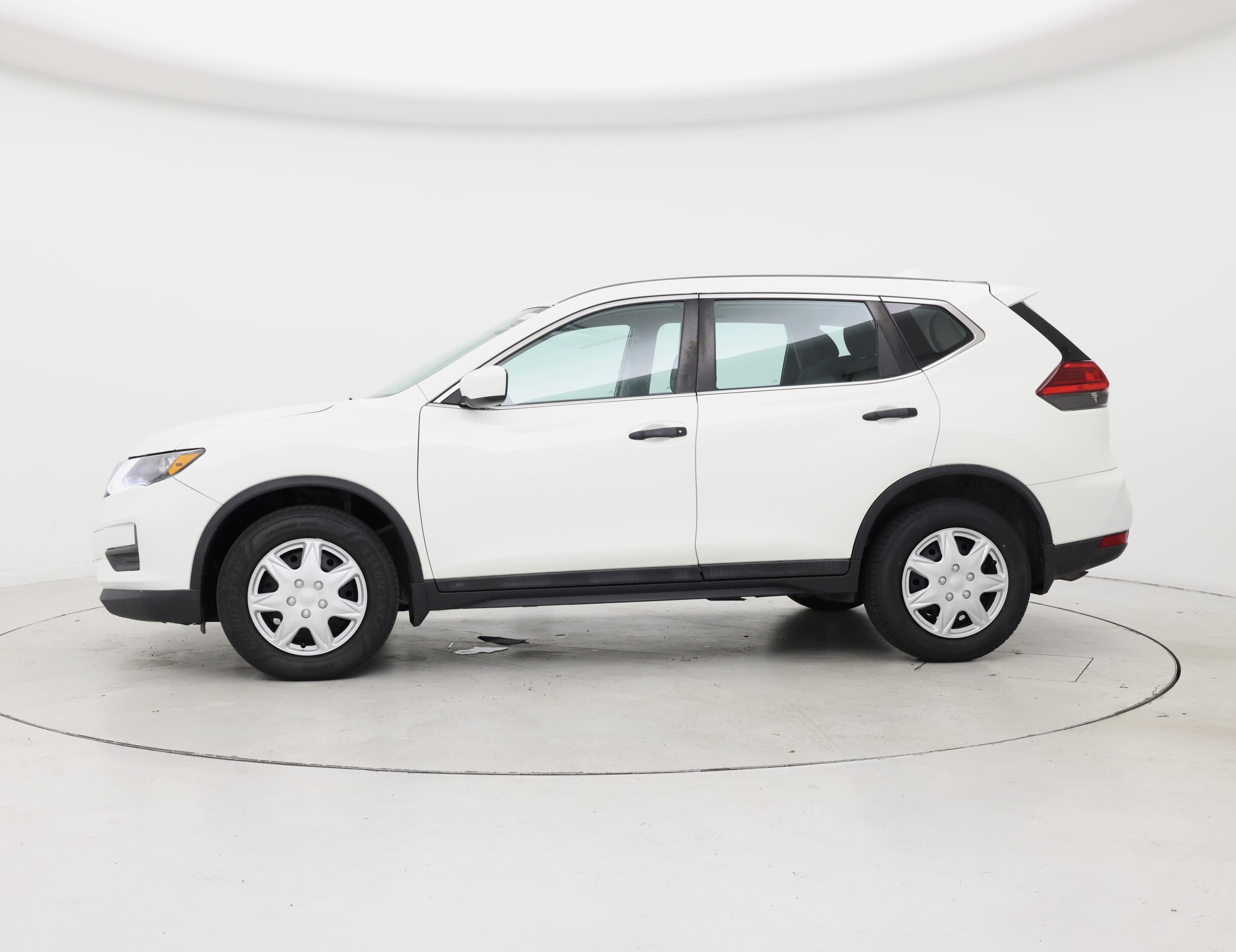 Thumbnail: 2017 Nissan Rogue - 3