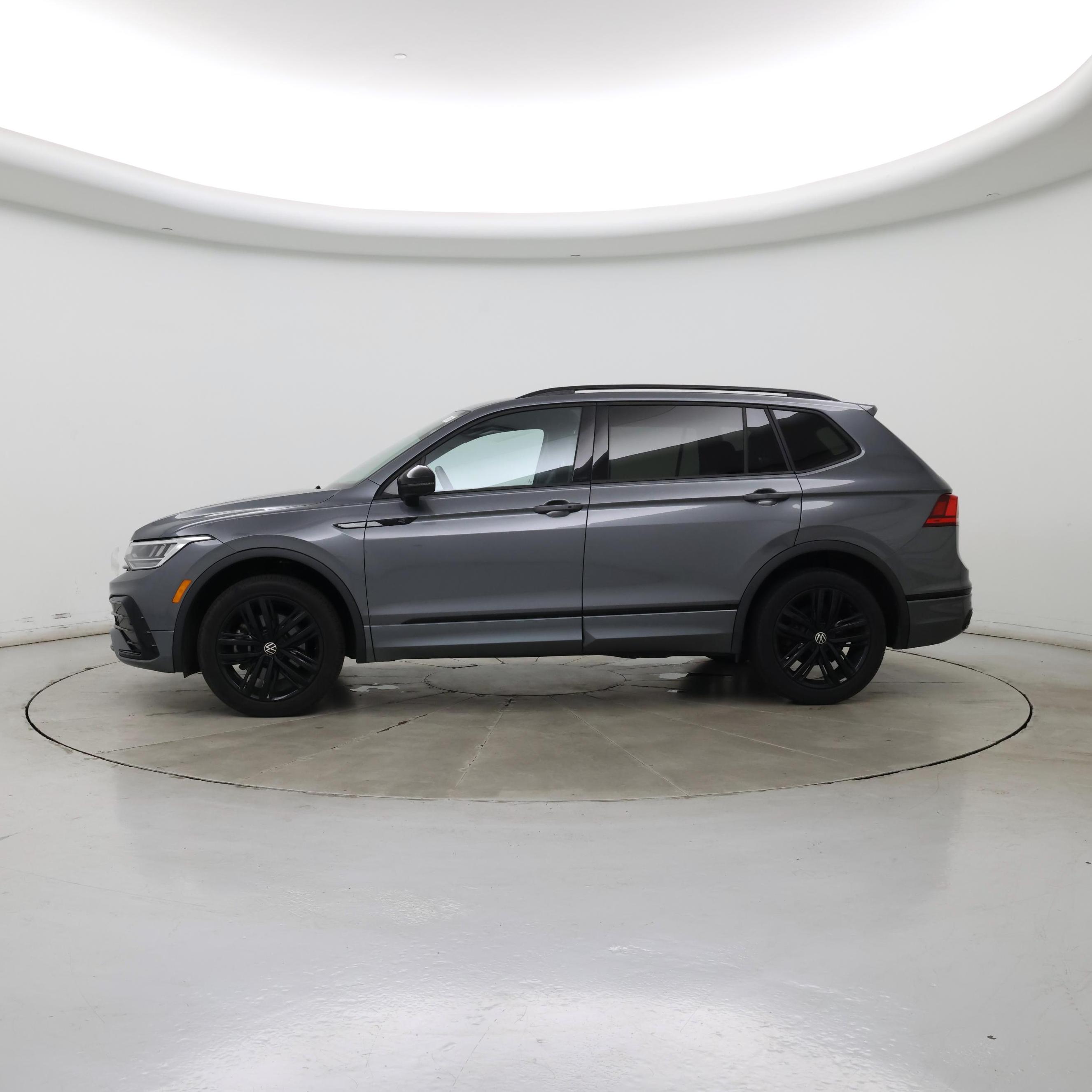 Thumbnail: 2022 Volkswagen Tiguan - 3