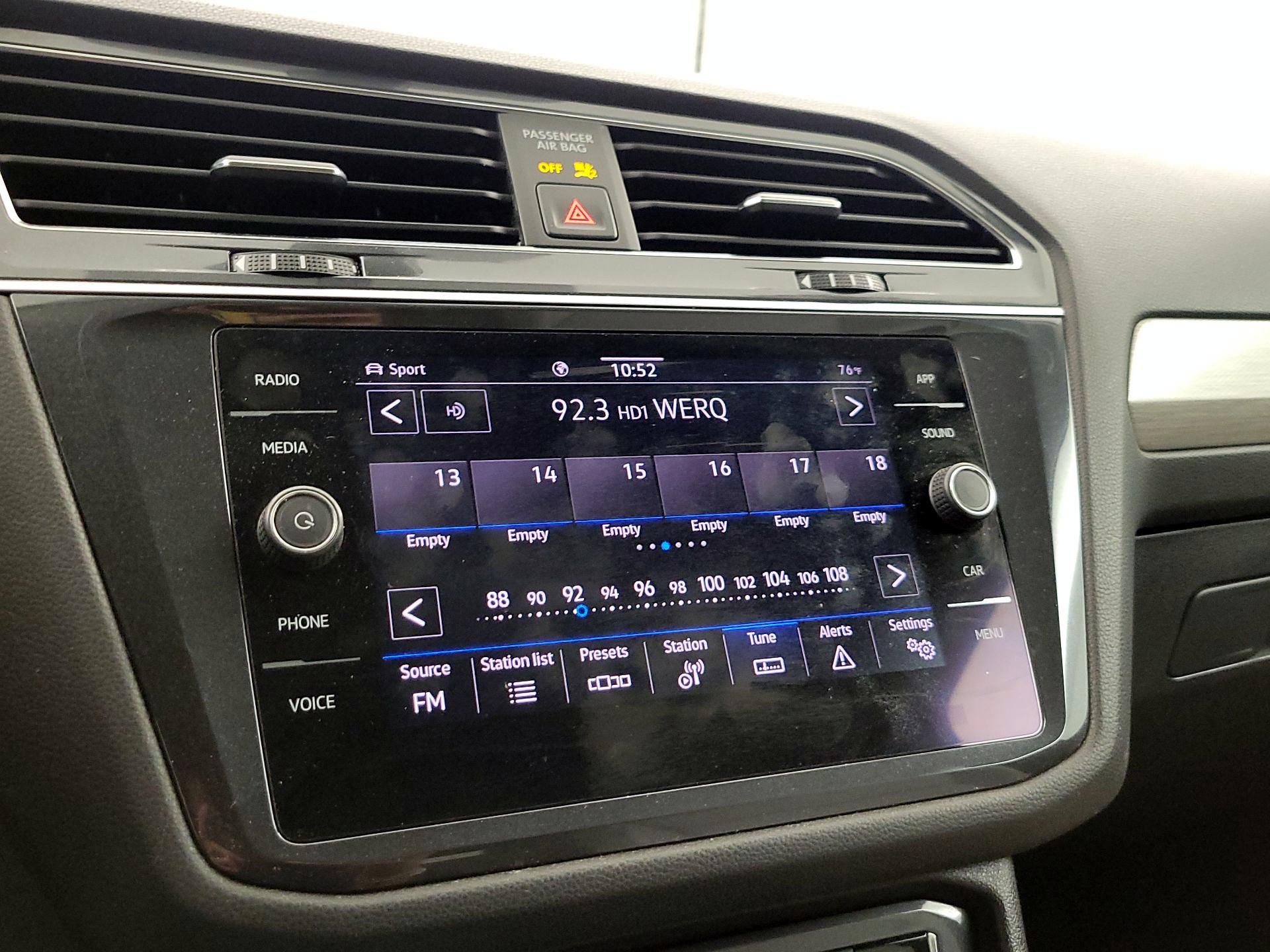 Thumbnail: 2021 Volkswagen Tiguan - 15