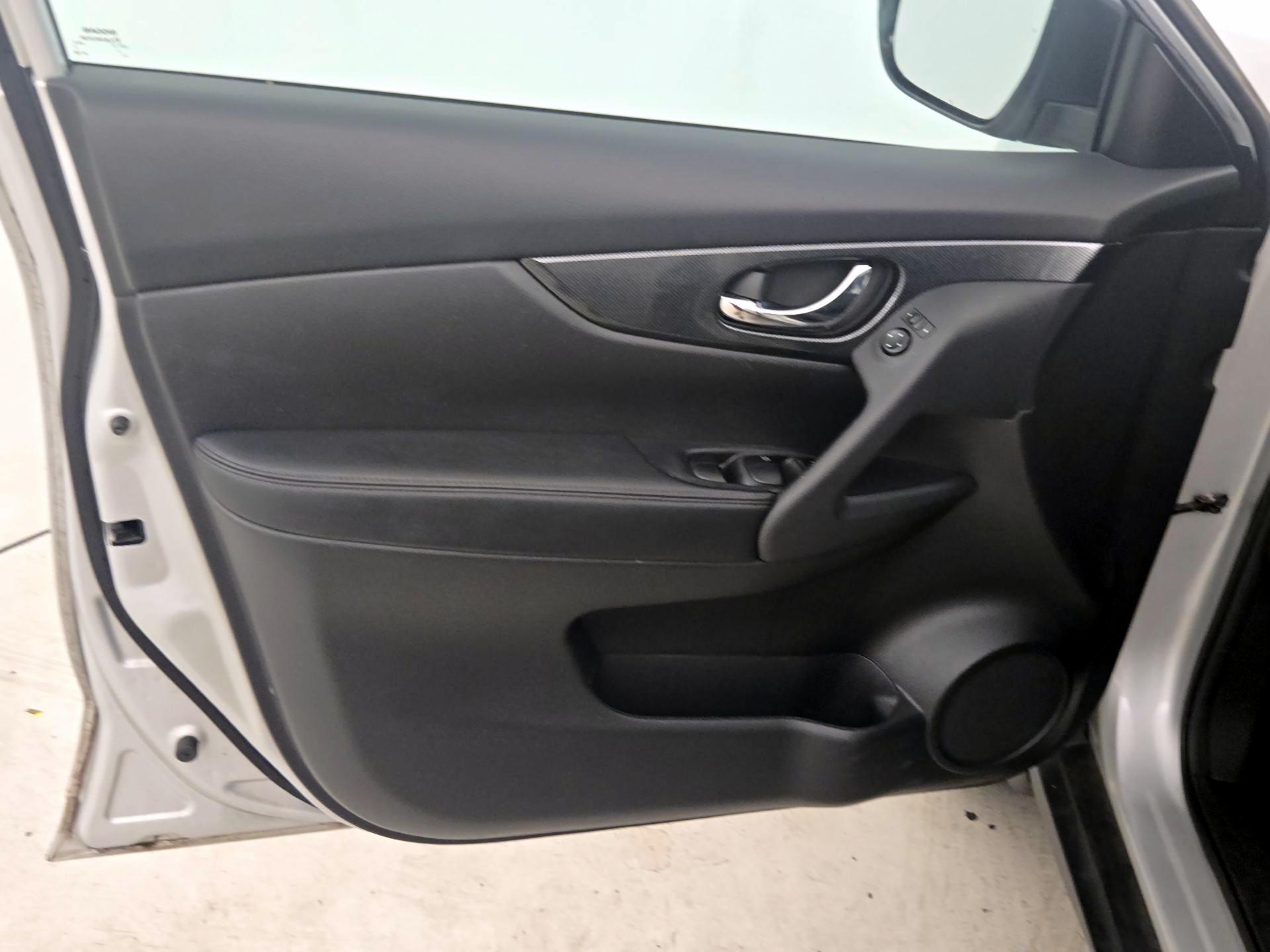 Thumbnail: 2015 Nissan Rogue - 12