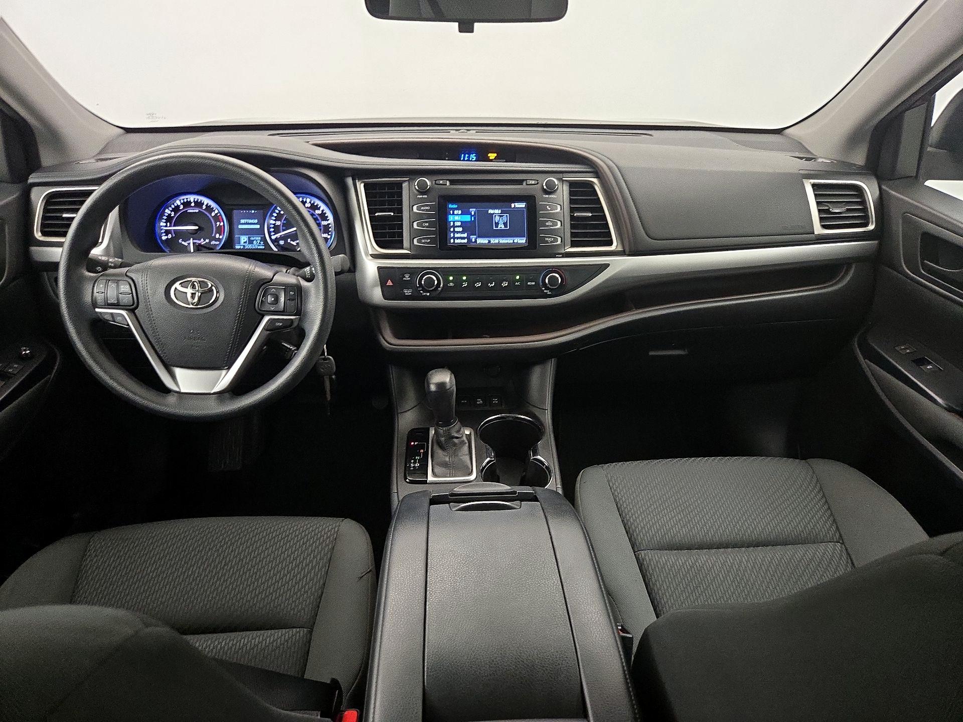 Thumbnail: 2016 Toyota Highlander - 9
