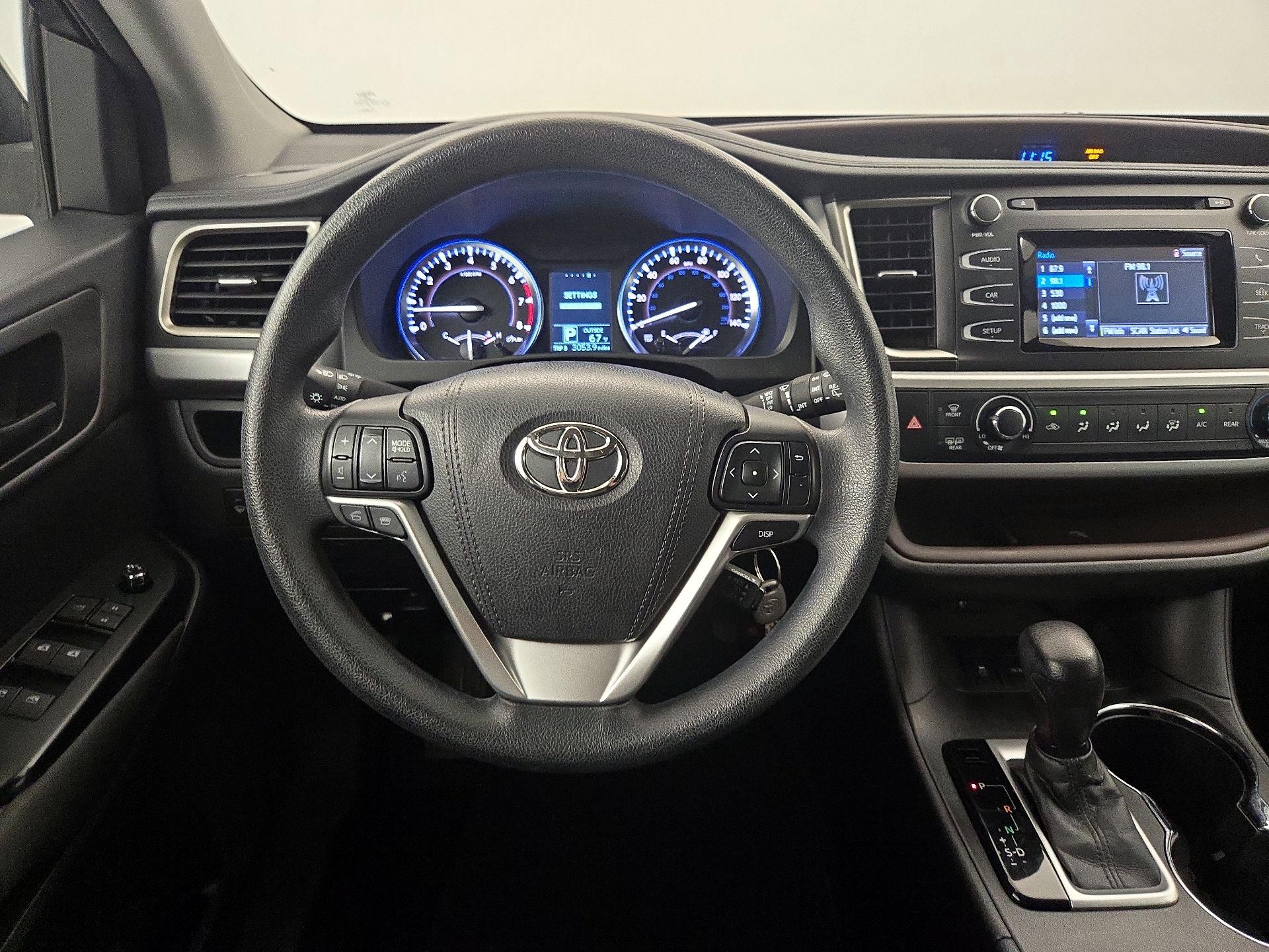 Thumbnail: 2016 Toyota Highlander - 10