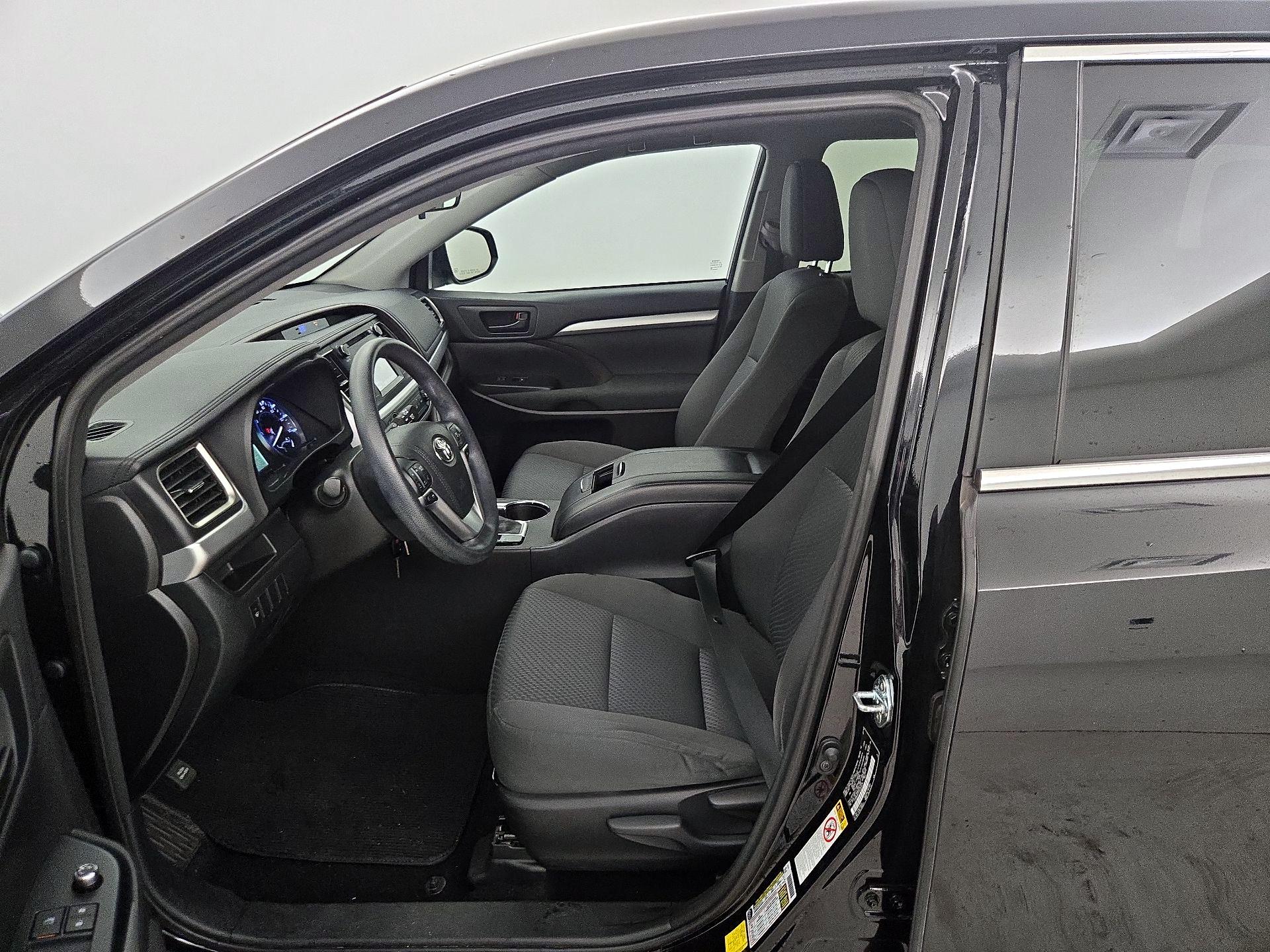 Thumbnail: 2016 Toyota Highlander - 11