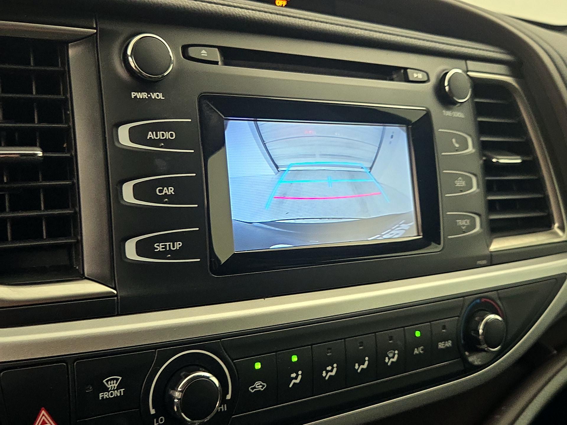 Thumbnail: 2016 Toyota Highlander - 14