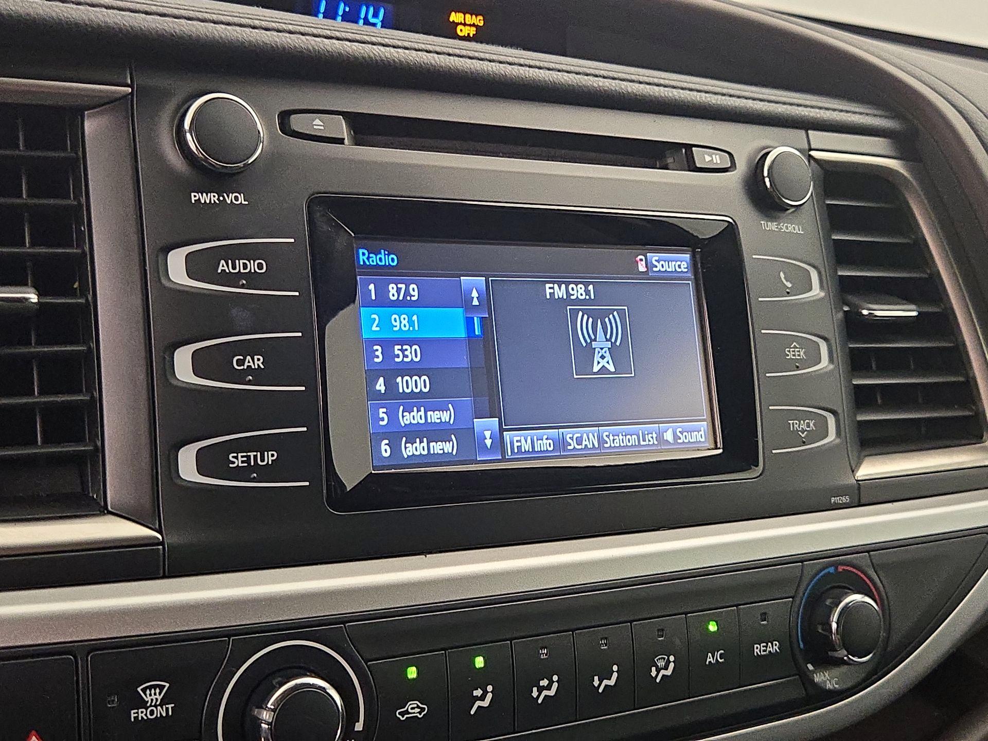 Thumbnail: 2016 Toyota Highlander - 15