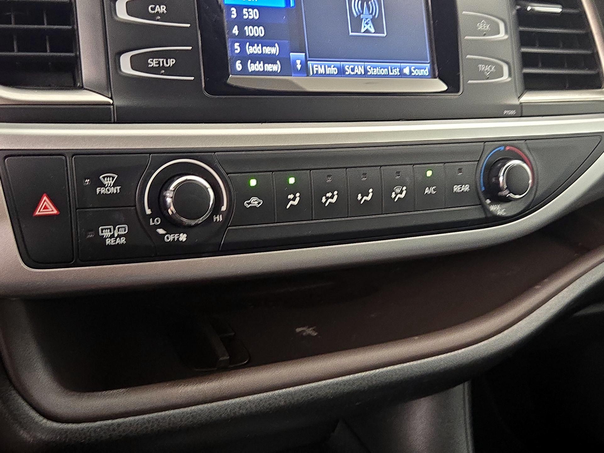 Thumbnail: 2016 Toyota Highlander - 16