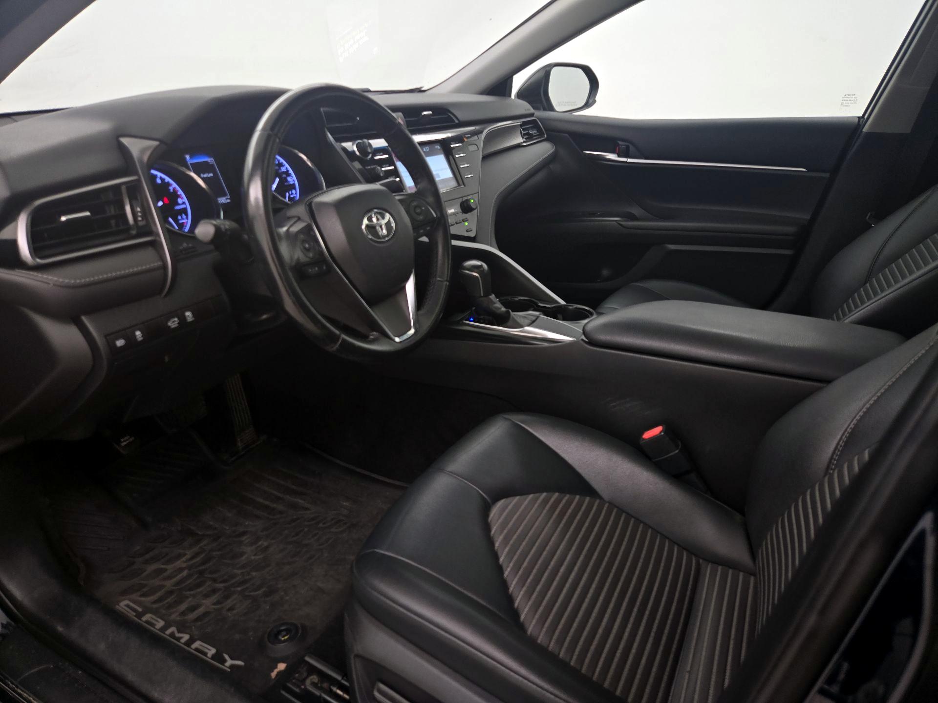 Thumbnail: 2019 Toyota Camry - 11