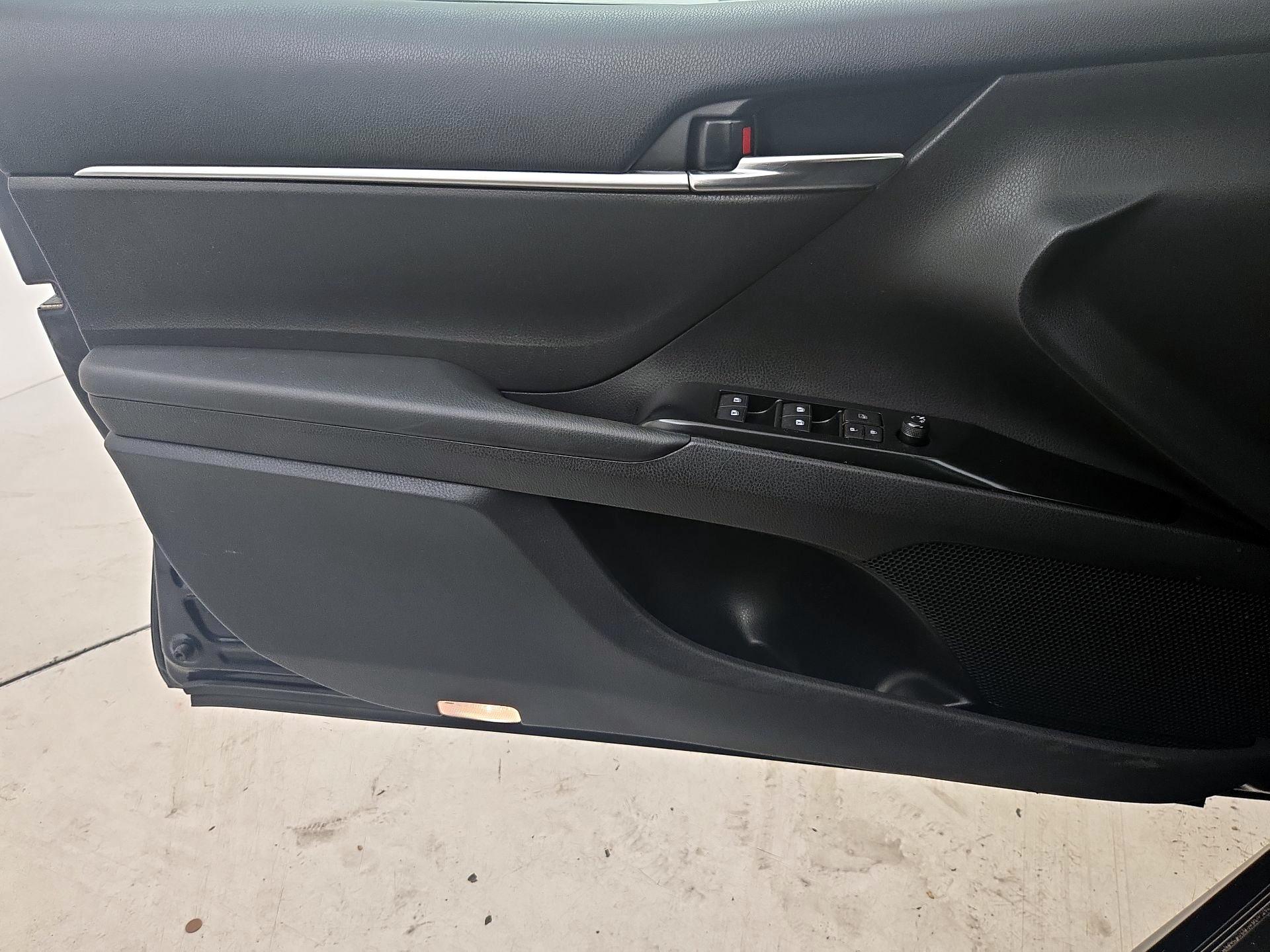 Thumbnail: 2019 Toyota Camry - 12