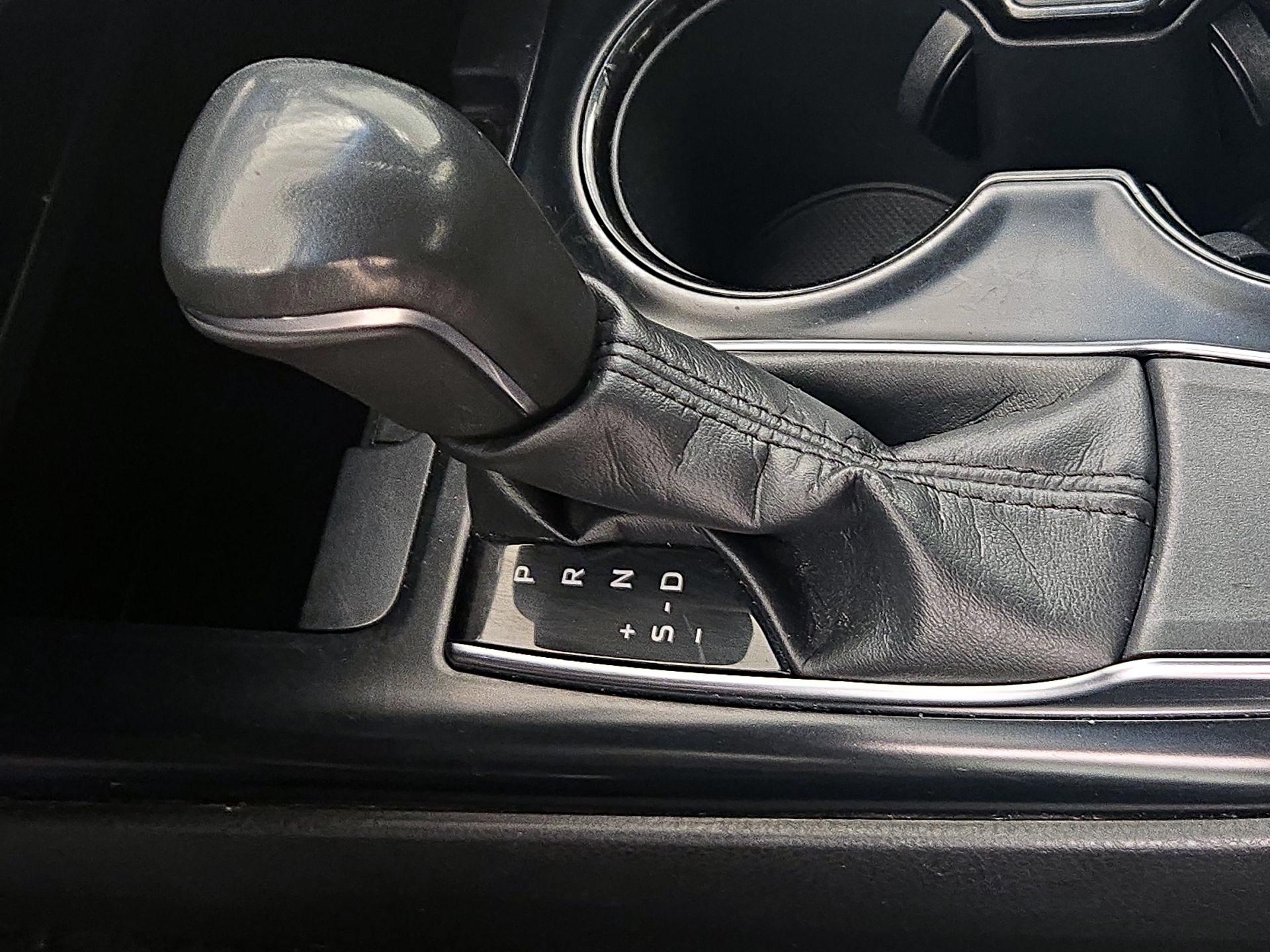 Thumbnail: 2019 Toyota Camry - 17