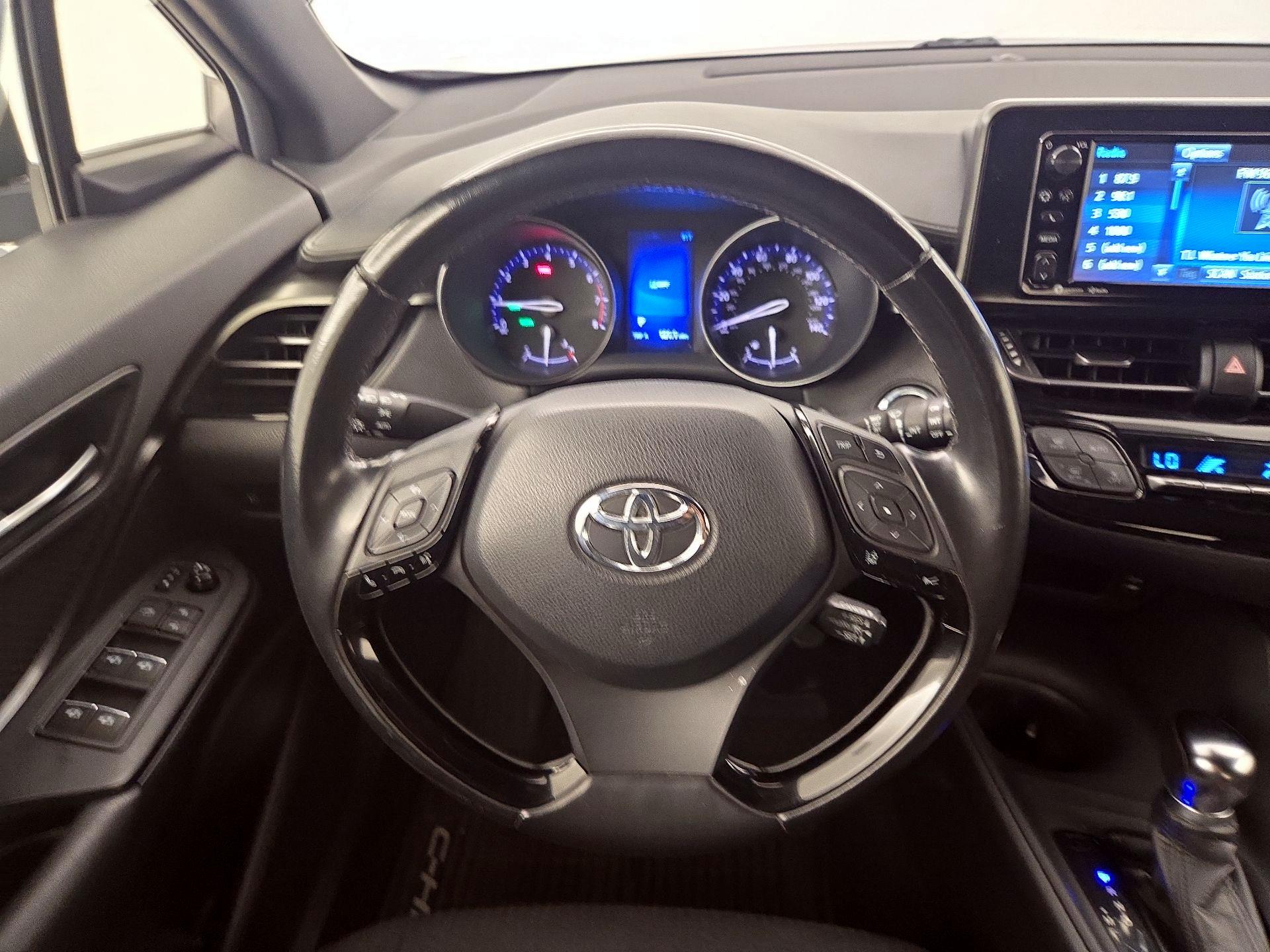 Thumbnail: 2018 Toyota C-HR - 10