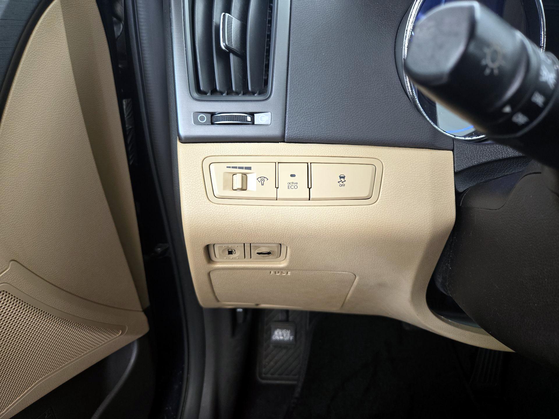Thumbnail: 2014 Hyundai Sonata - 13