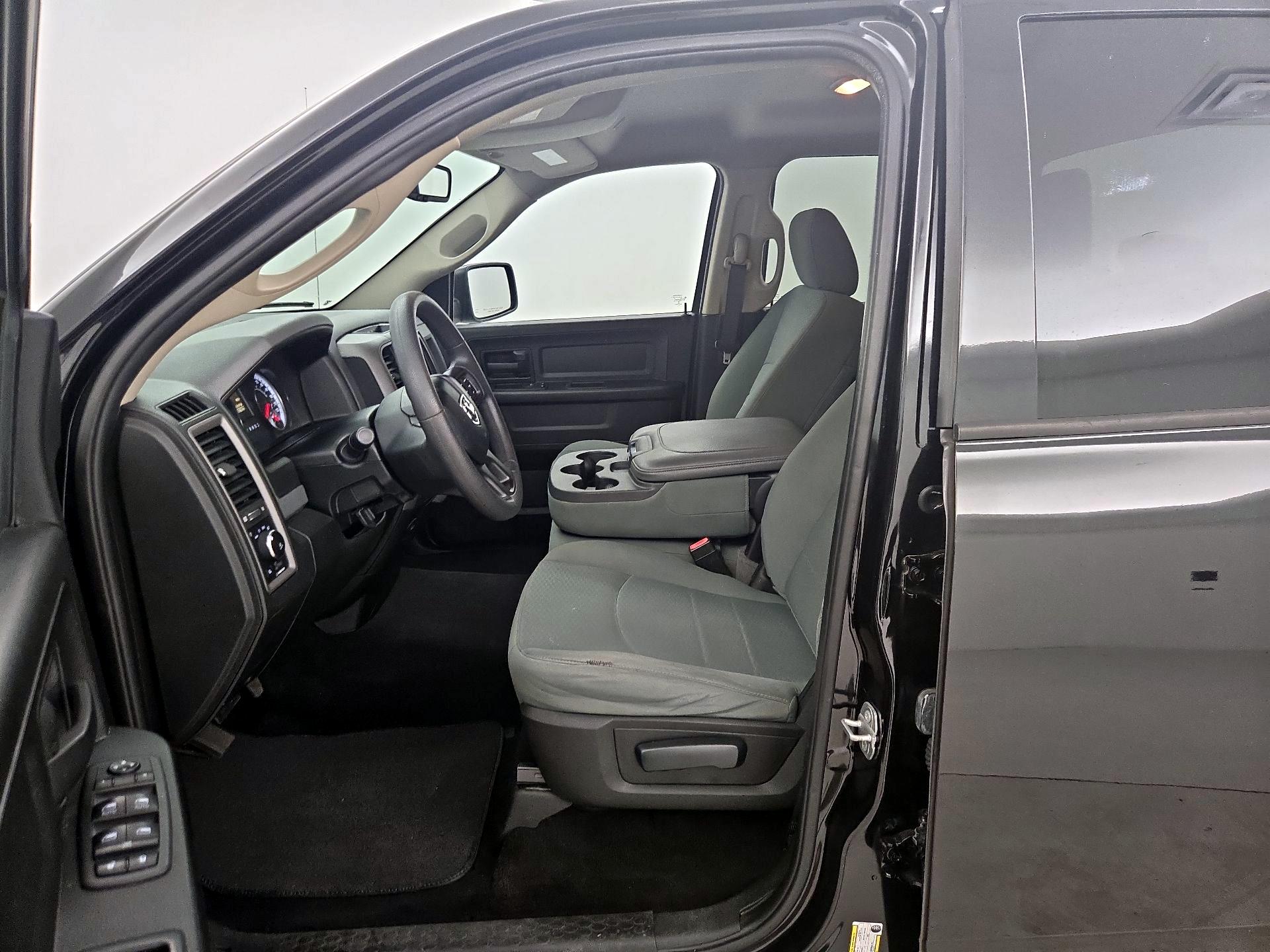 Thumbnail: 2019 RAM 1500 Classic - 11