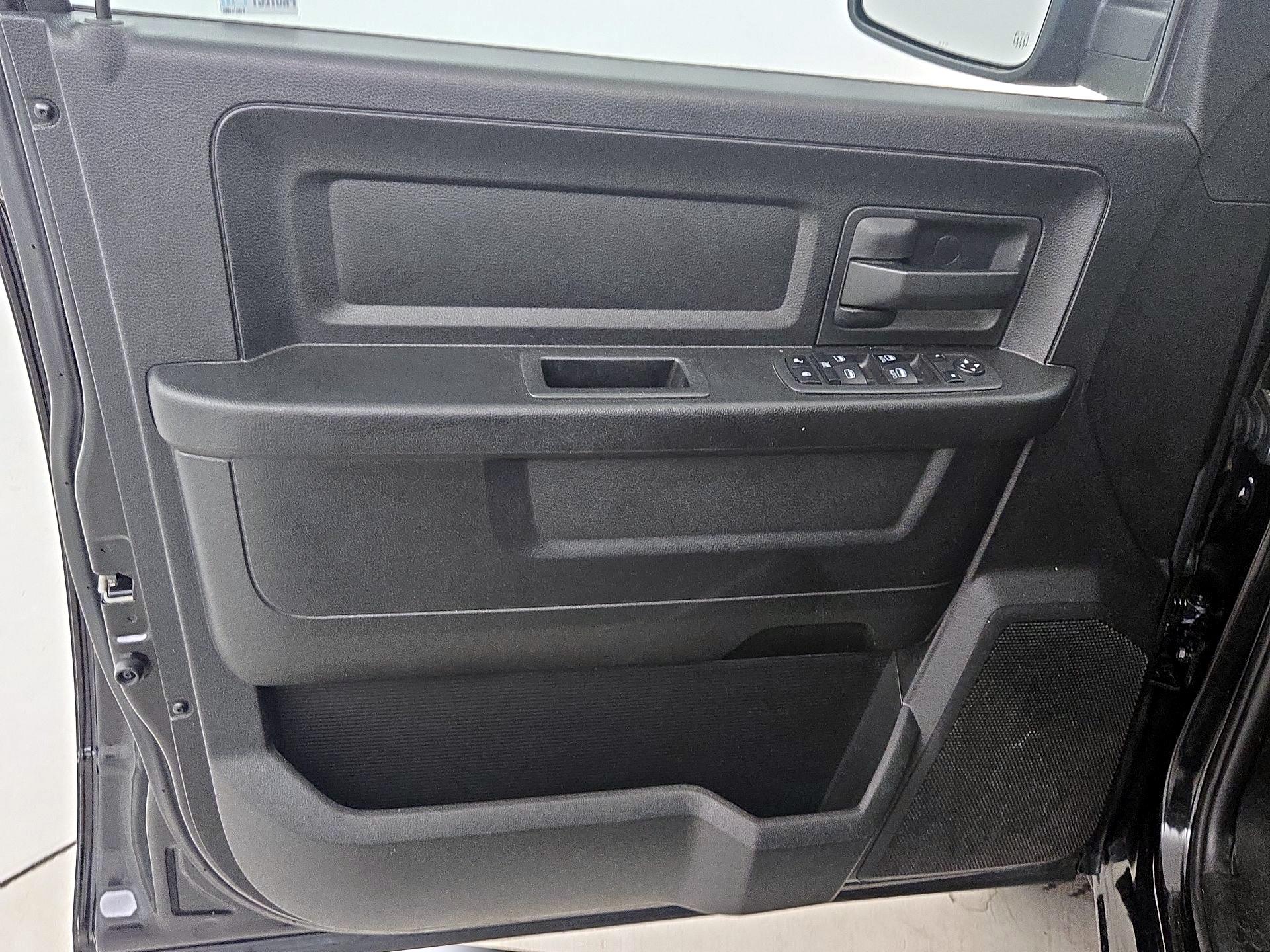Thumbnail: 2019 RAM 1500 Classic - 12