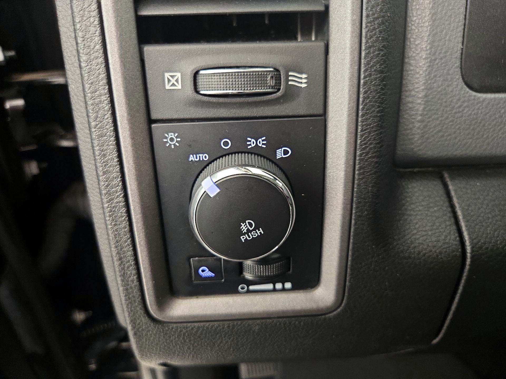 Thumbnail: 2019 RAM 1500 Classic - 13