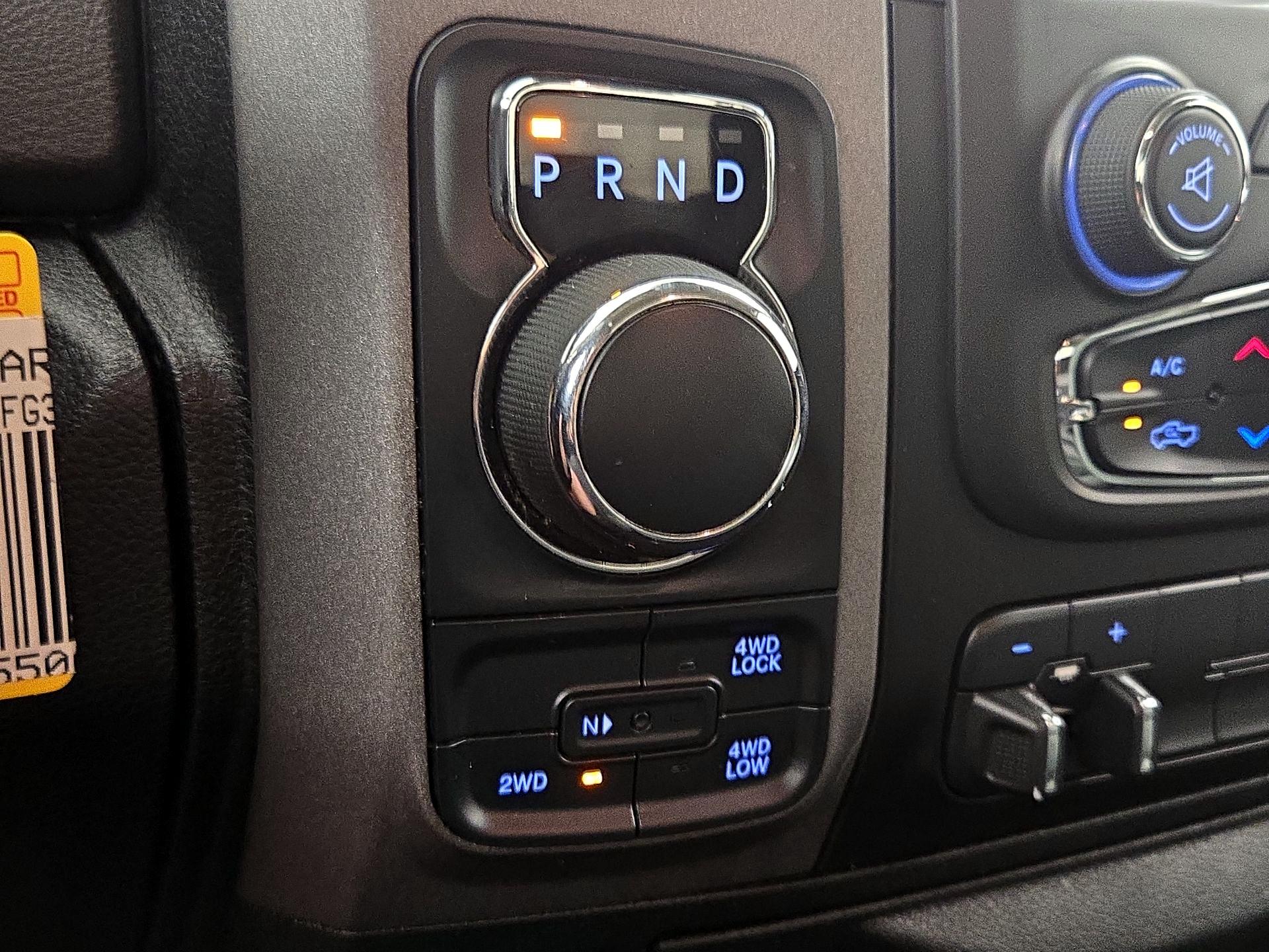 Thumbnail: 2019 RAM 1500 Classic - 17