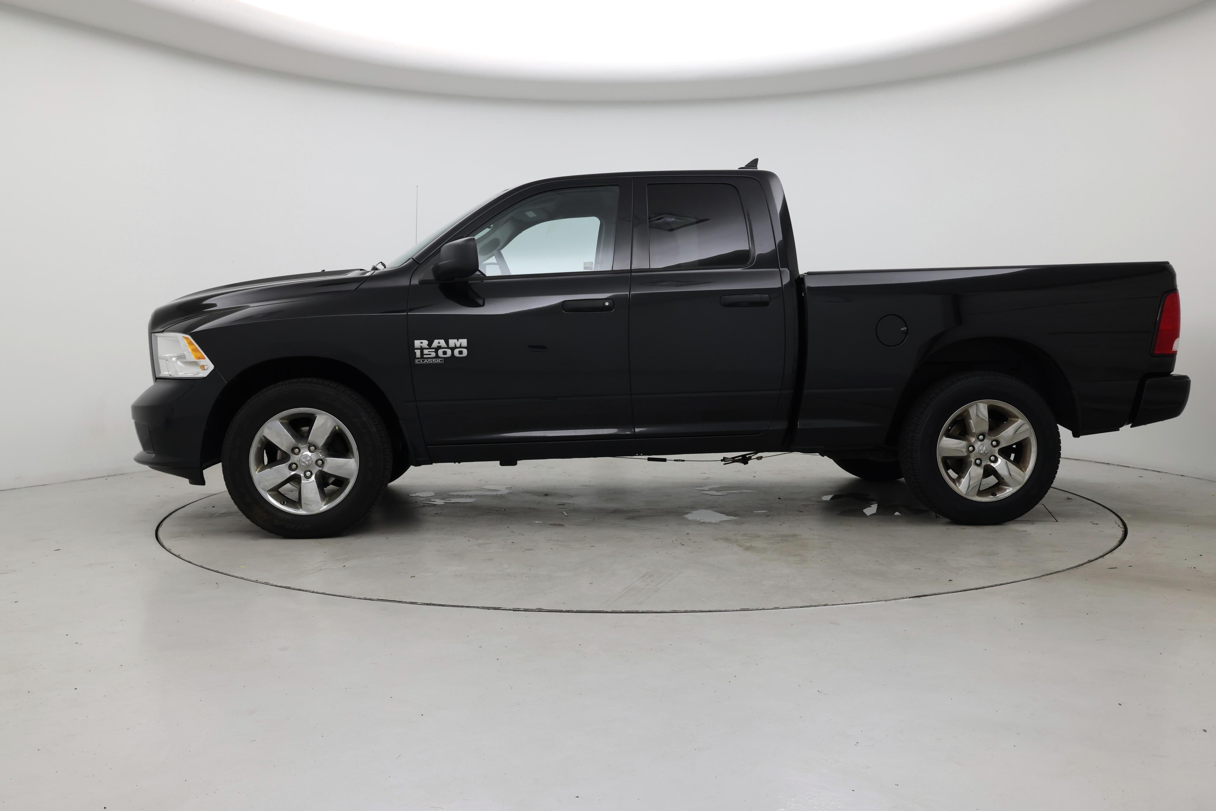 Thumbnail: 2019 RAM 1500 Classic - 3