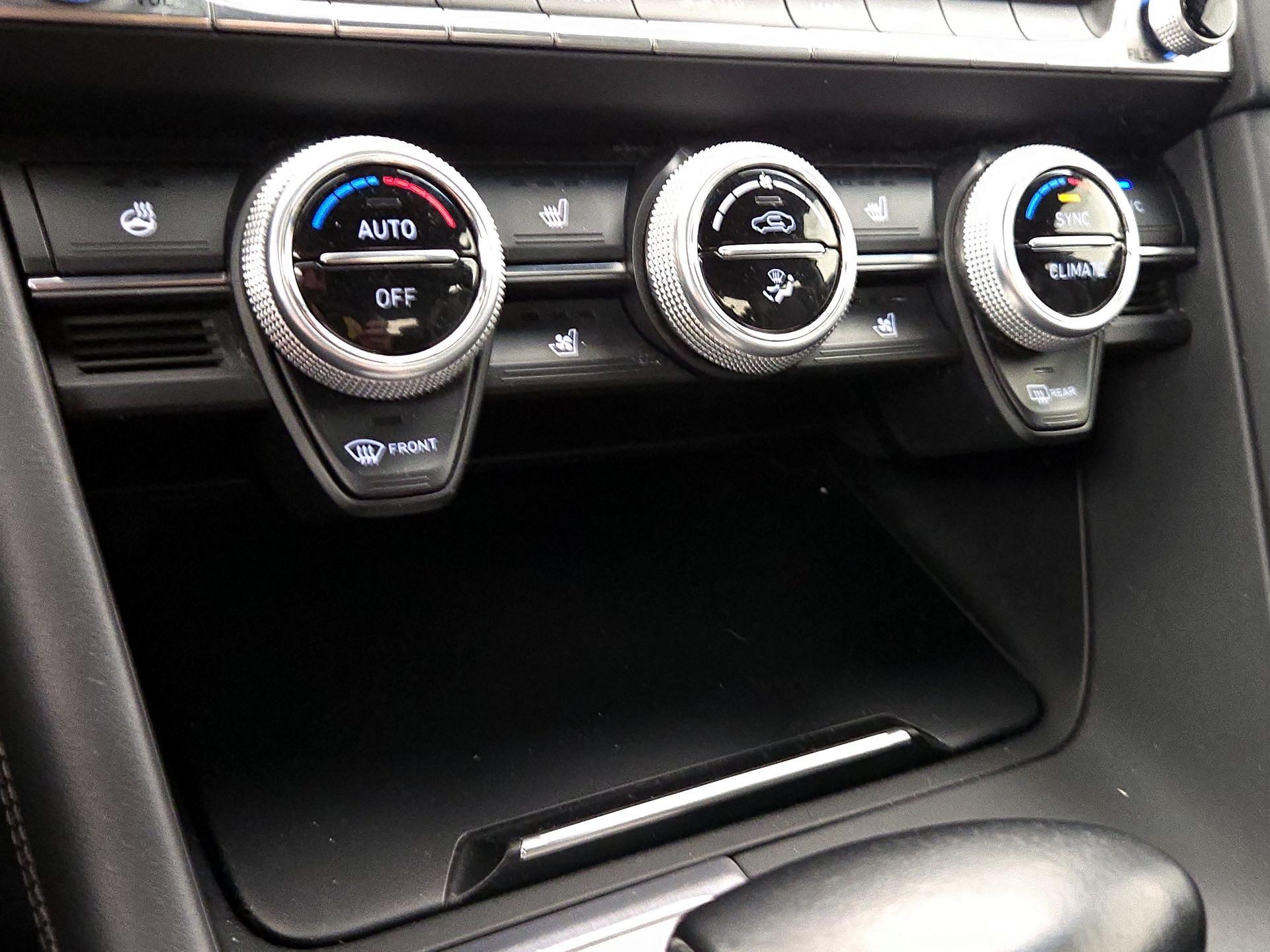 Thumbnail: 2019 Genesis G70 - 17