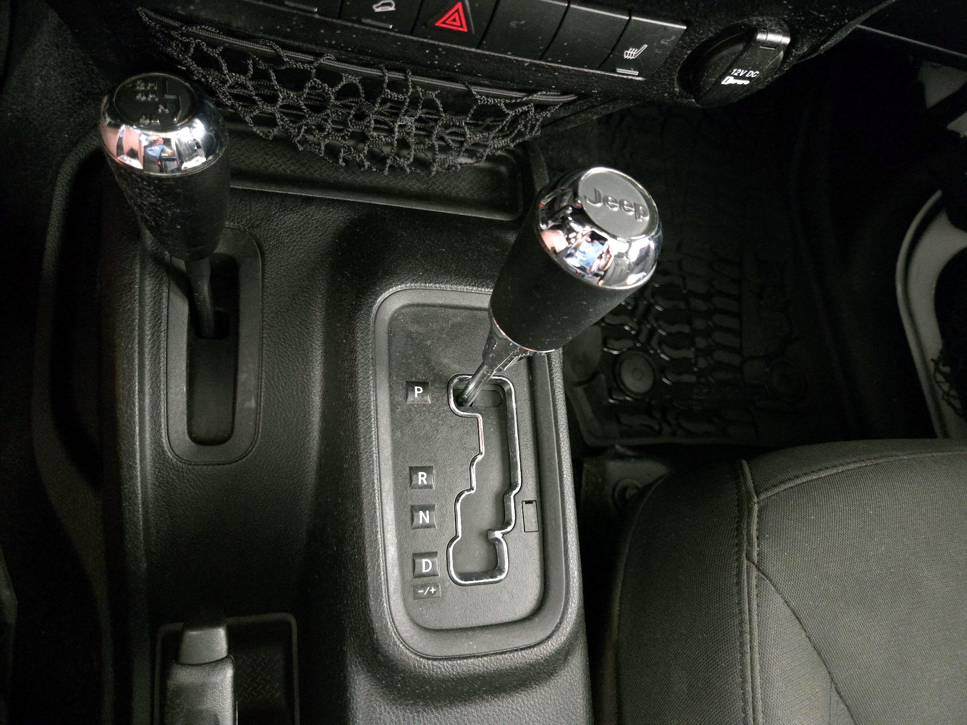 Thumbnail: 2017 Jeep Wrangler - 15