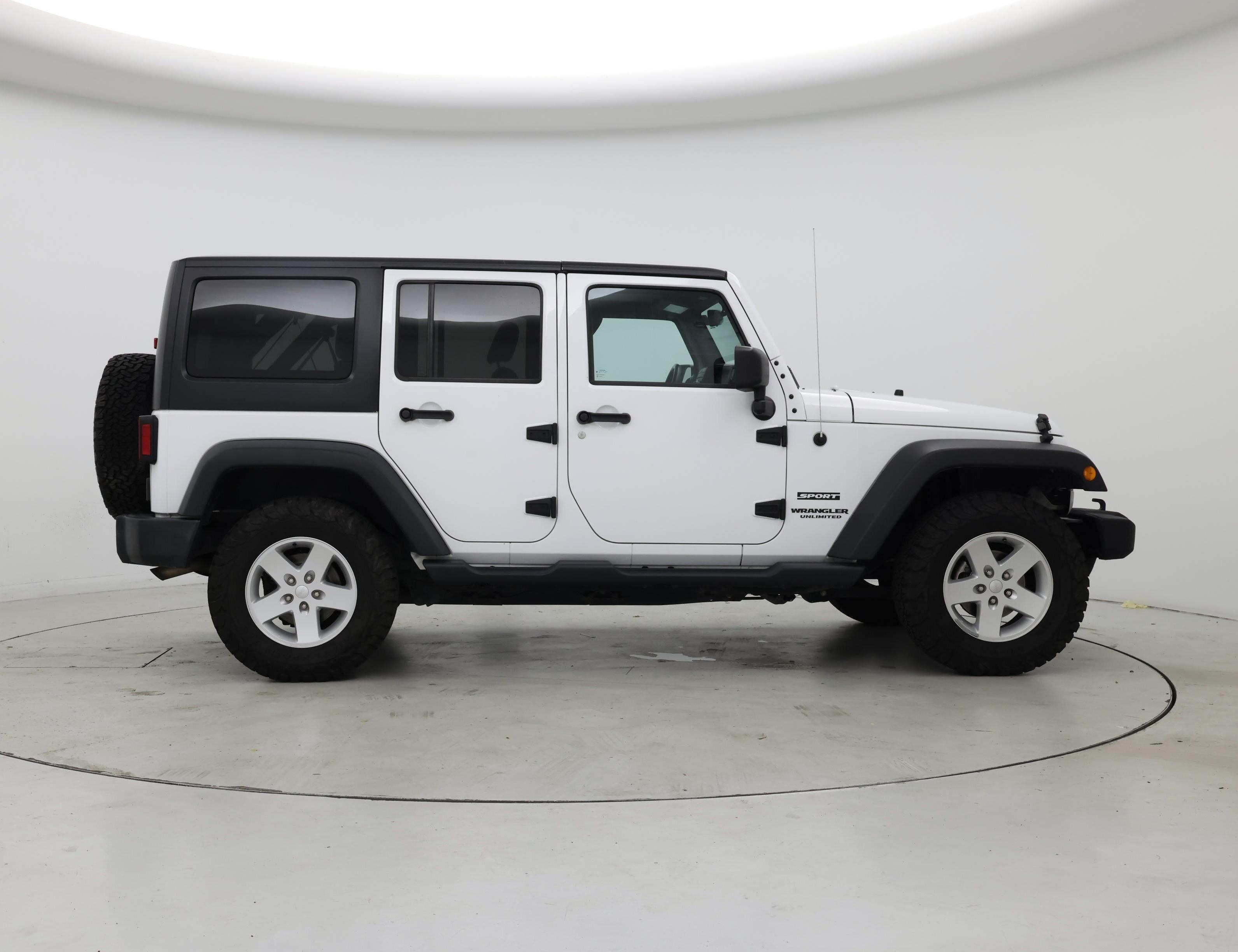 Thumbnail: 2017 Jeep Wrangler - 7