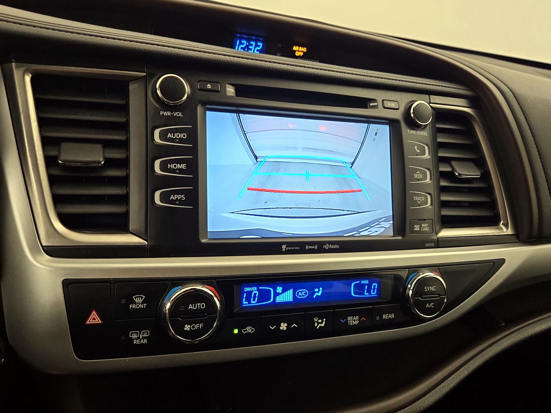 Thumbnail: 2018 Toyota Highlander - 14