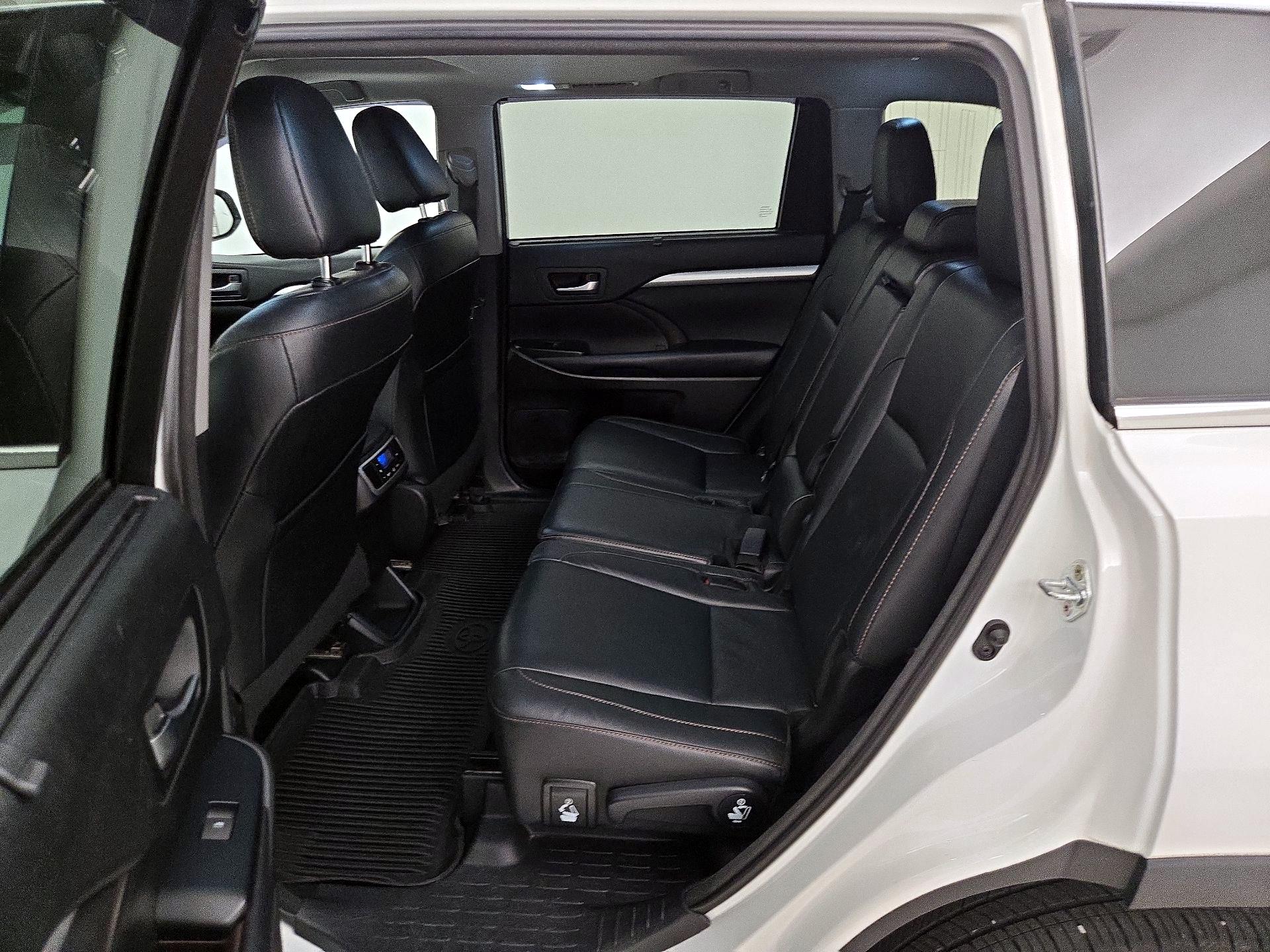 Thumbnail: 2018 Toyota Highlander - 20