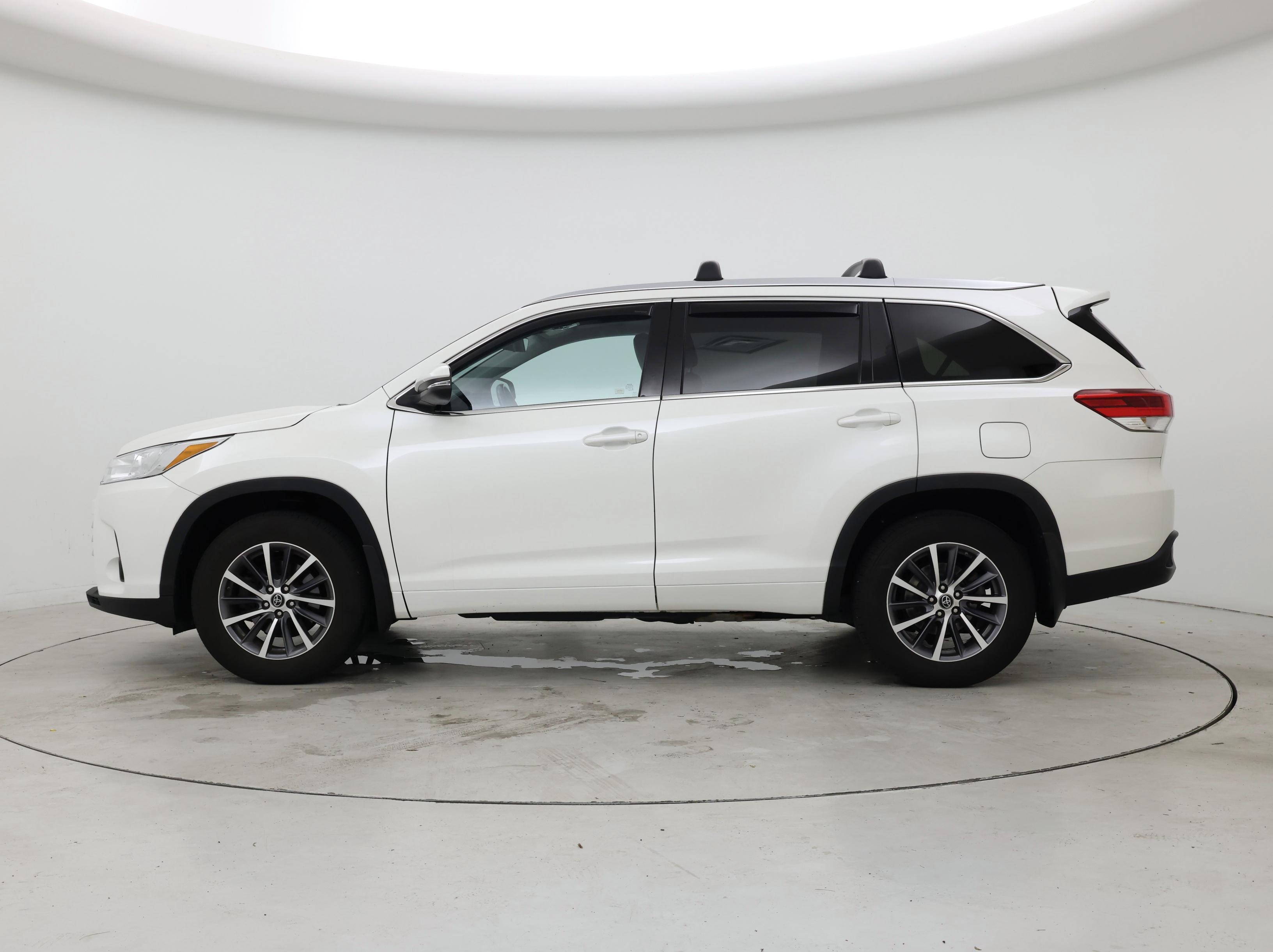 Thumbnail: 2018 Toyota Highlander - 3