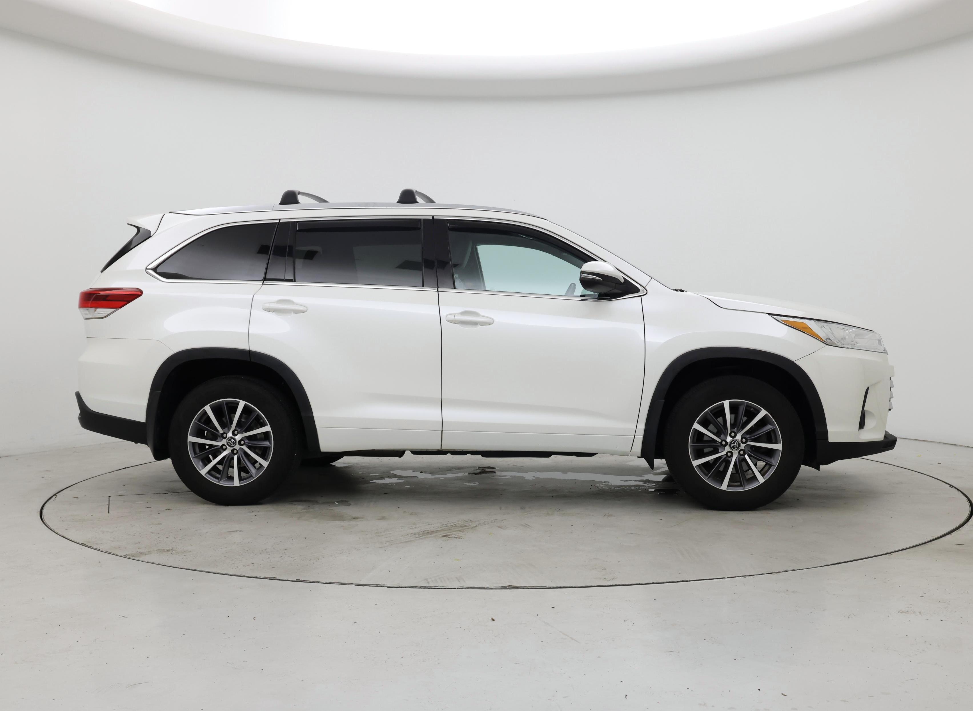 Thumbnail: 2018 Toyota Highlander - 7