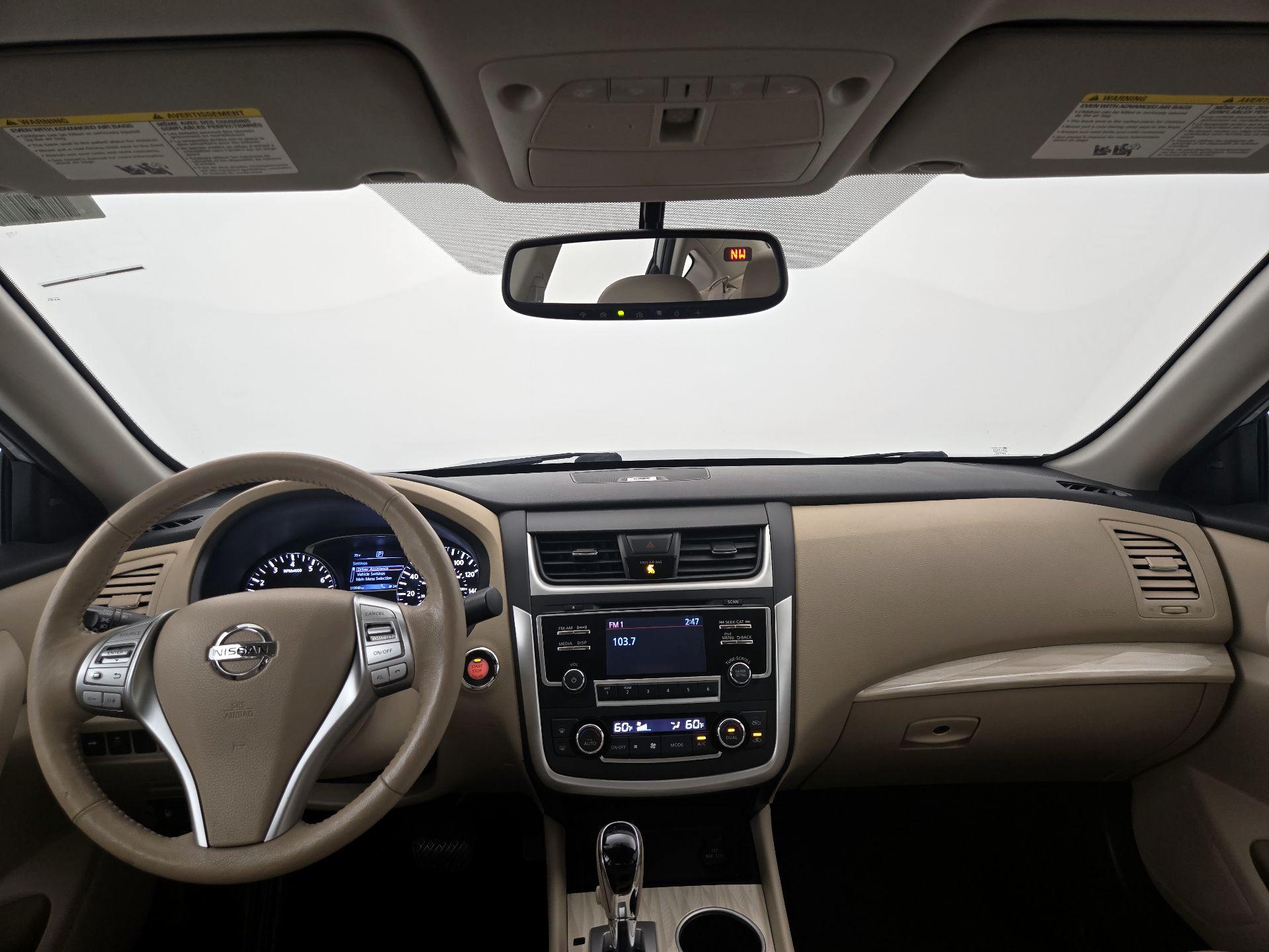 Thumbnail: 2017 Nissan Altima - 9