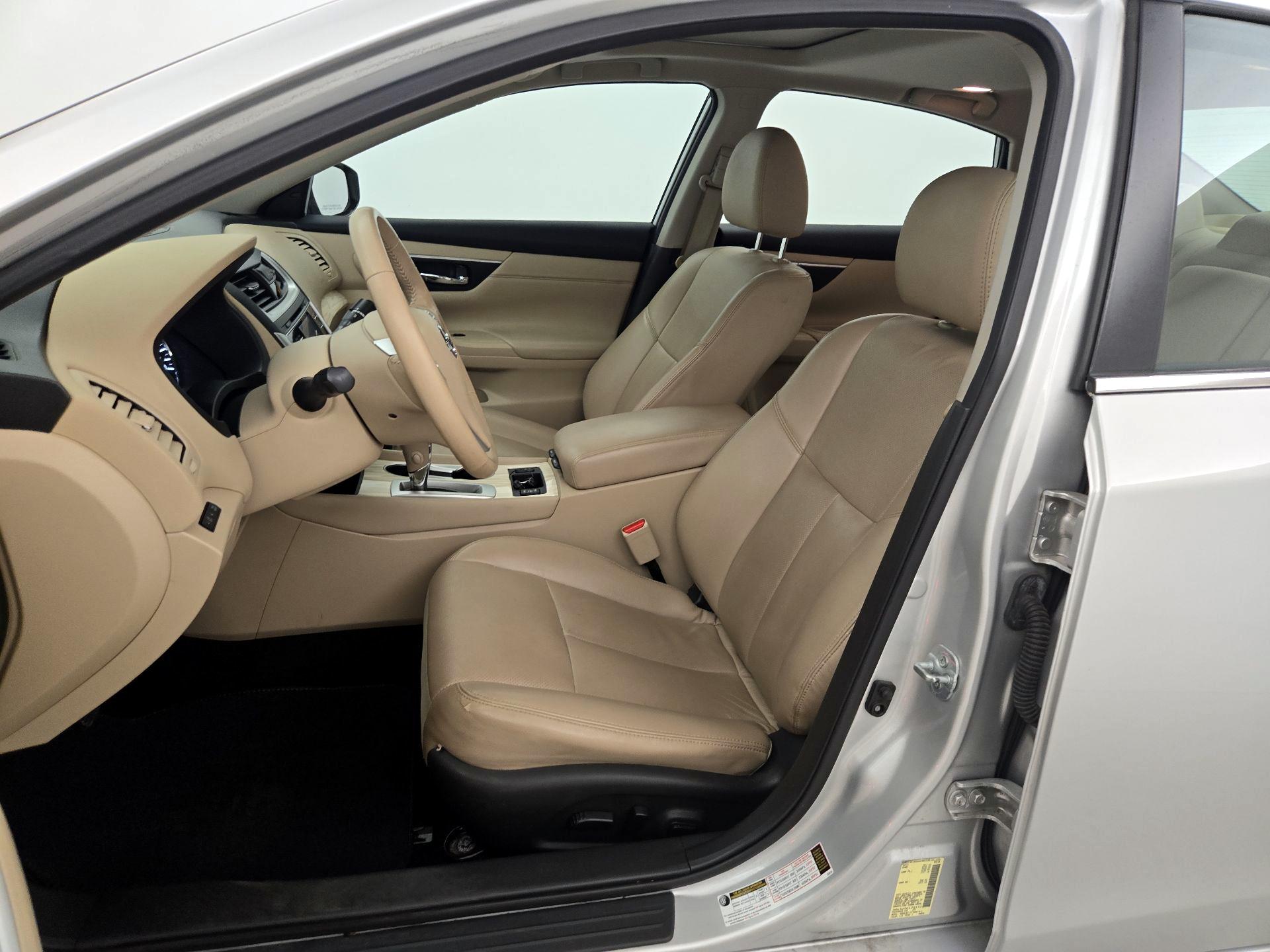 Thumbnail: 2017 Nissan Altima - 11