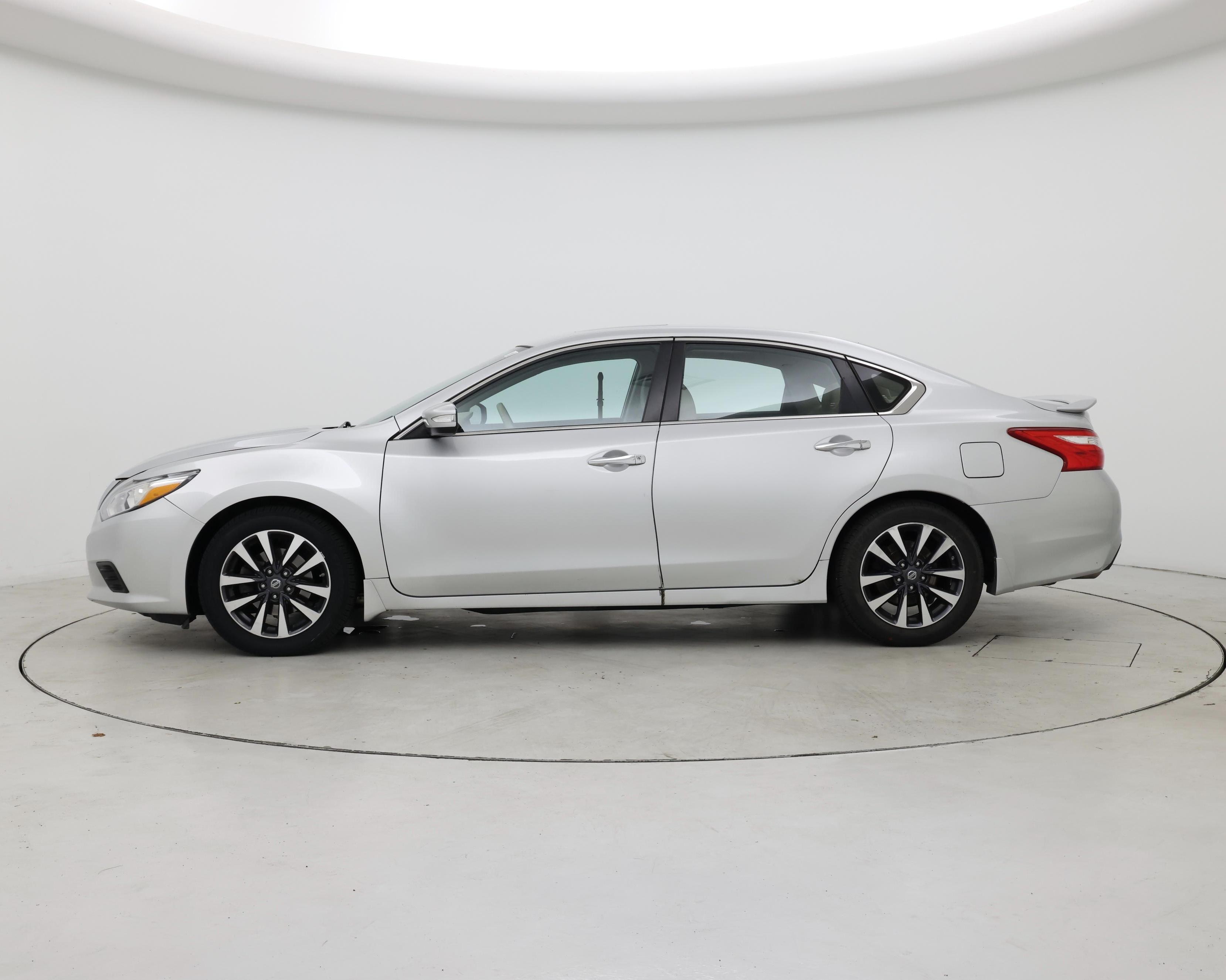 Thumbnail: 2017 Nissan Altima - 3