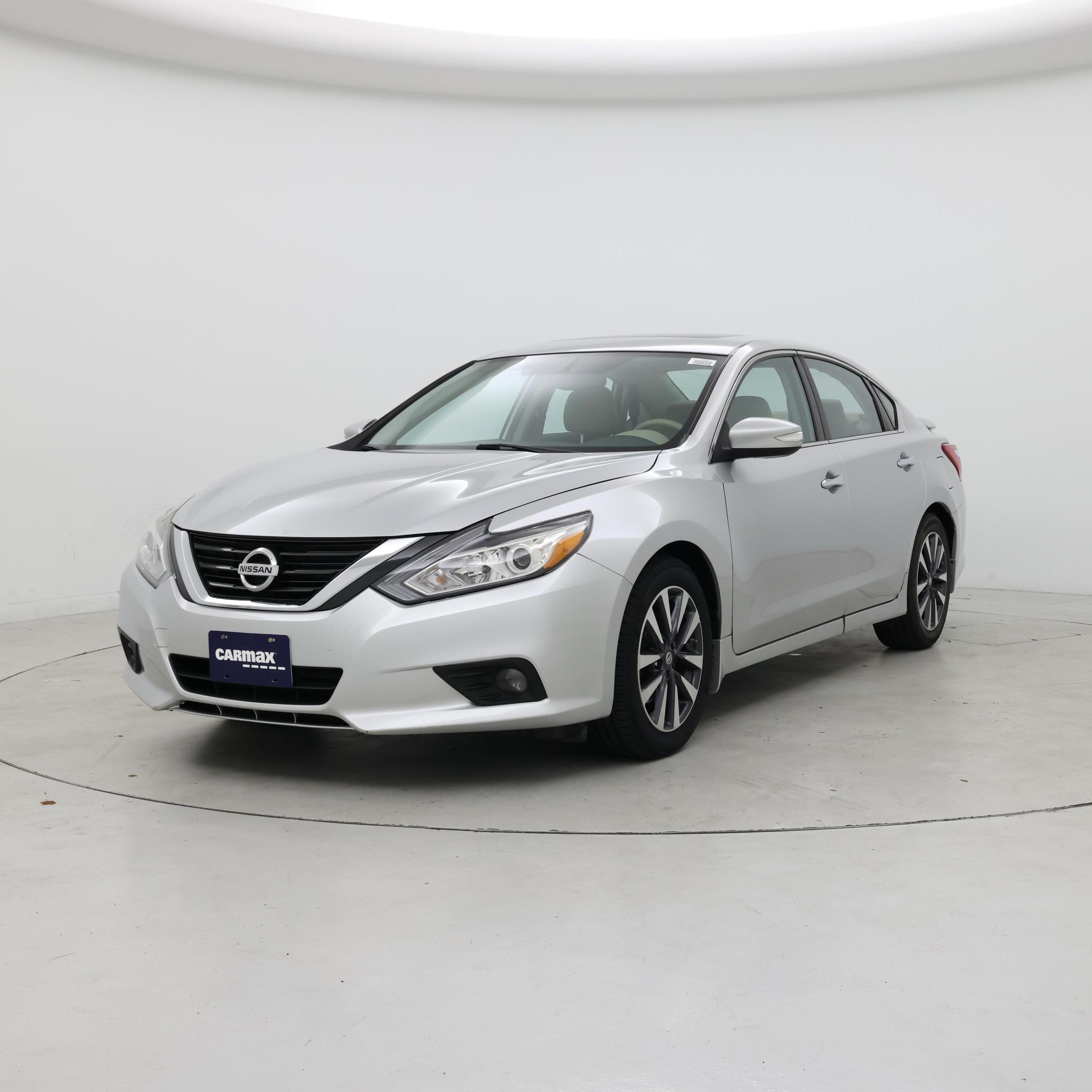 Thumbnail: 2017 Nissan Altima - 4