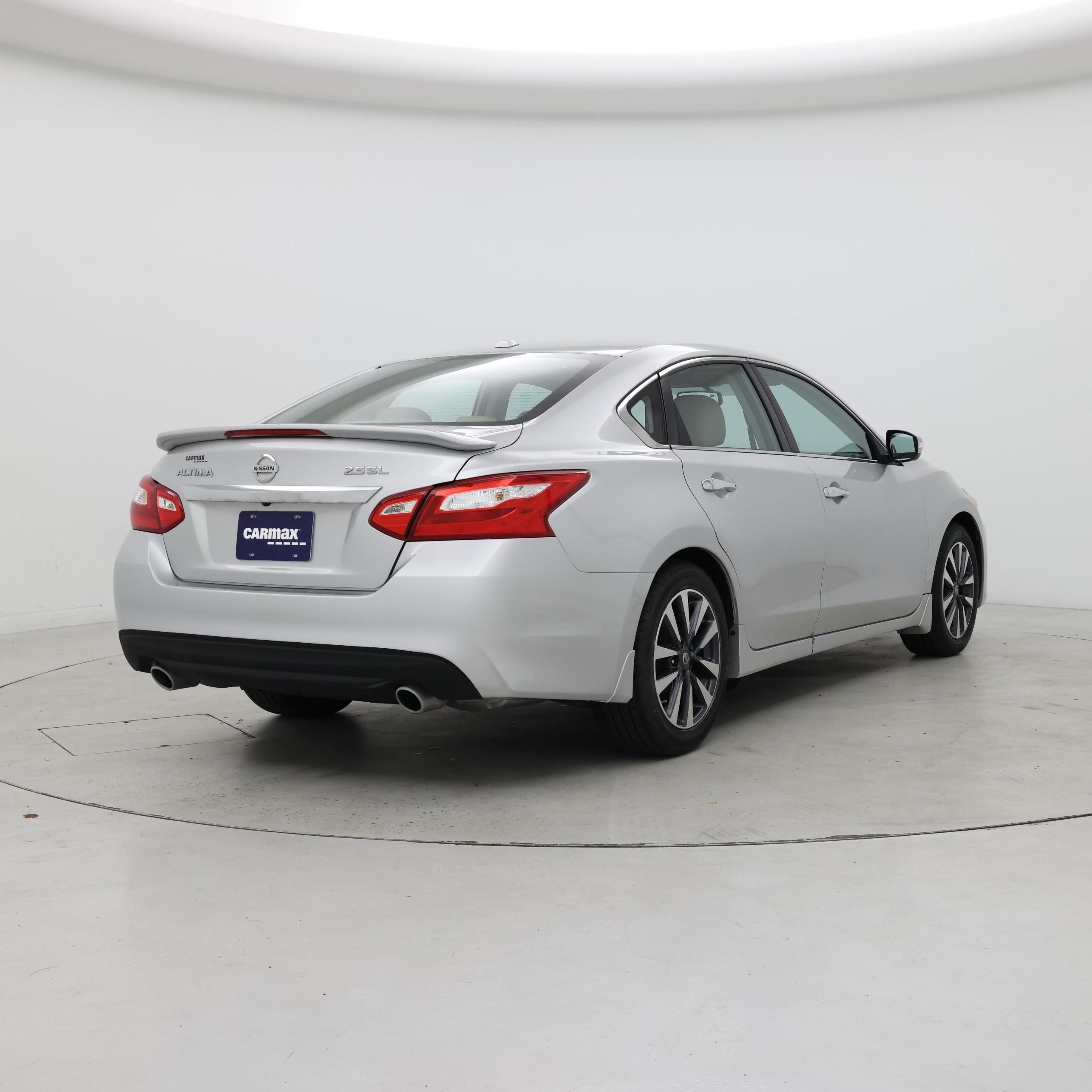 Thumbnail: 2017 Nissan Altima - 8