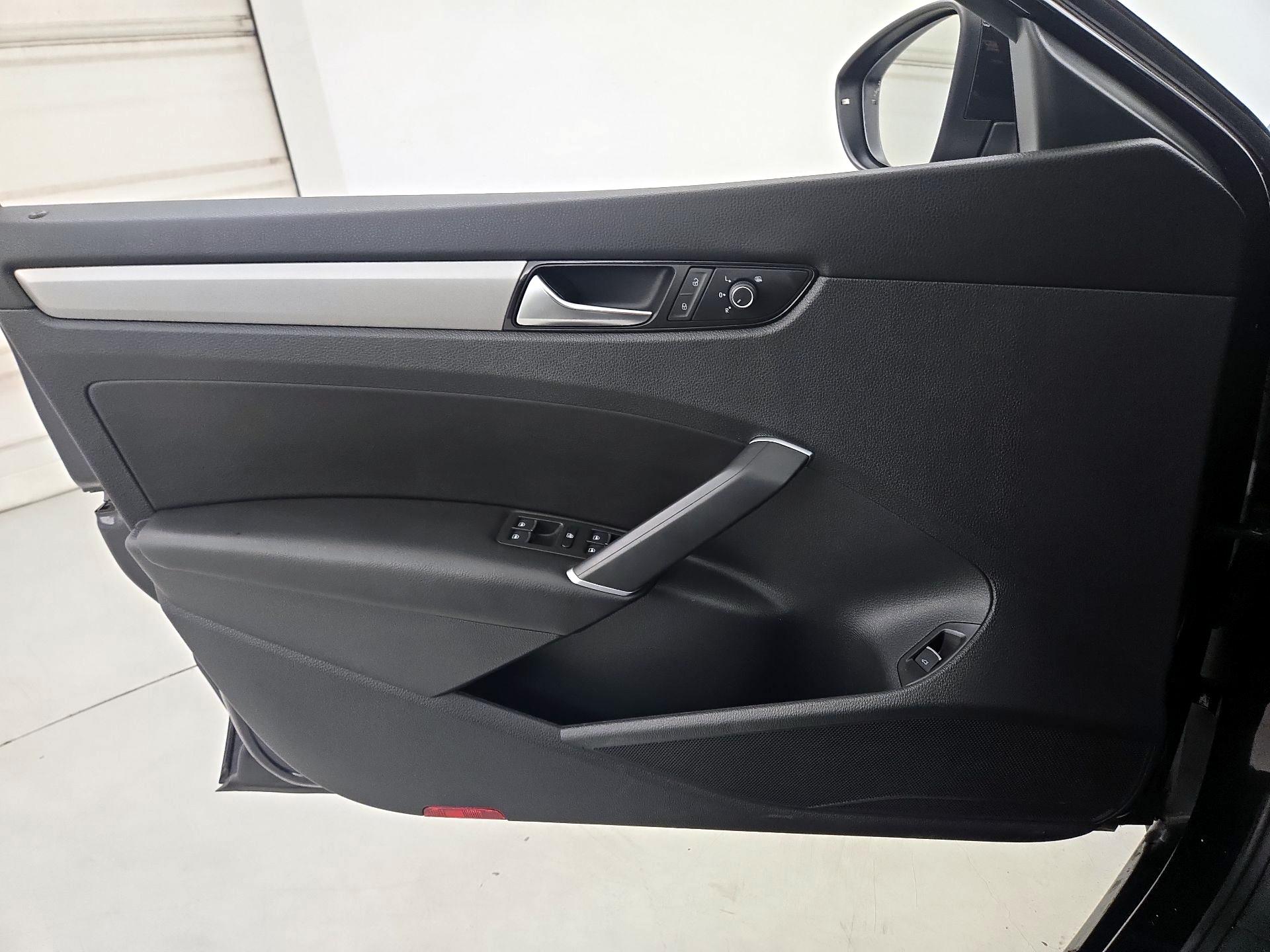 Thumbnail: 2022 Volkswagen Passat - 12