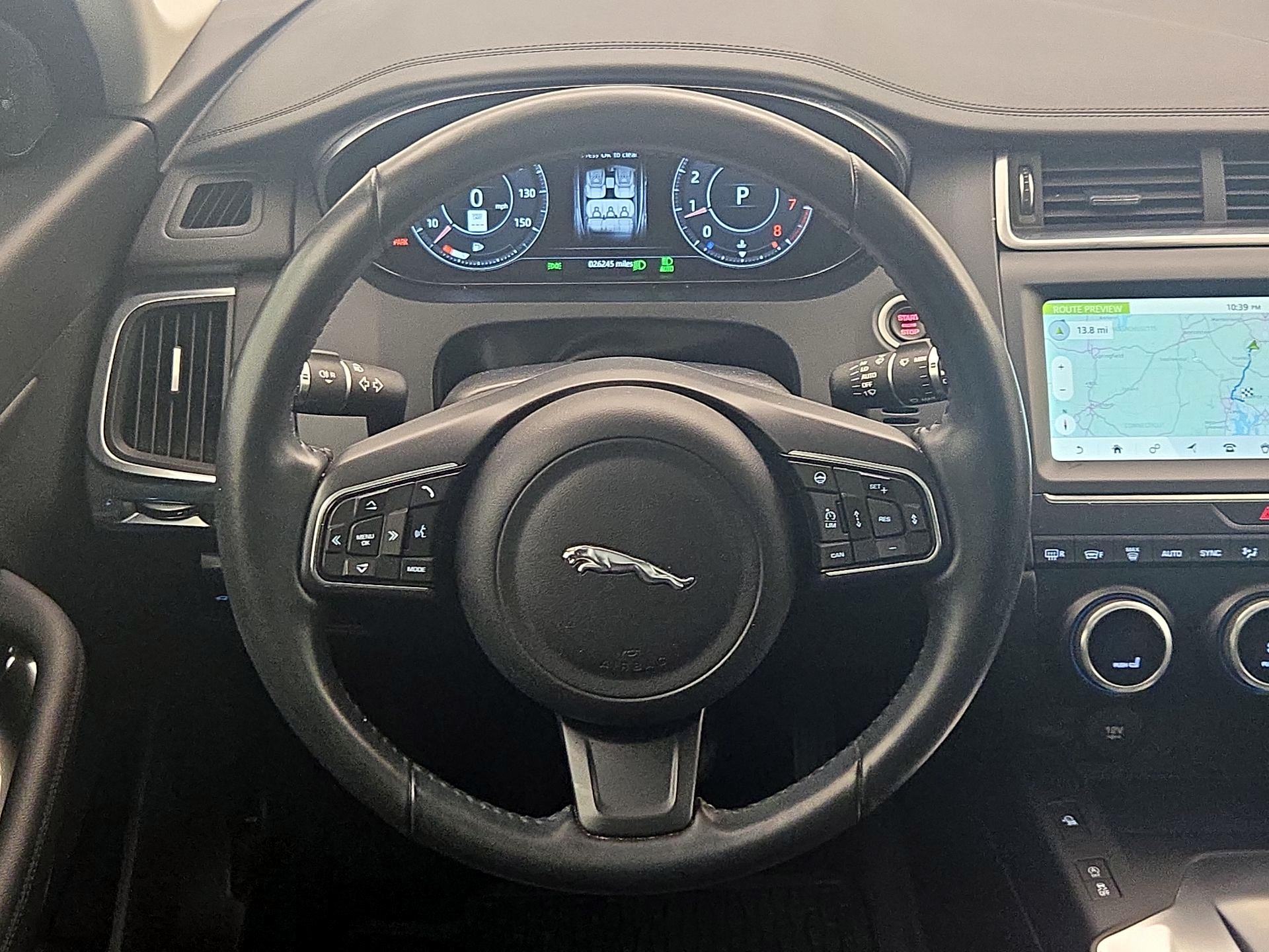 Thumbnail: 2018 Jaguar E-Pace - 10