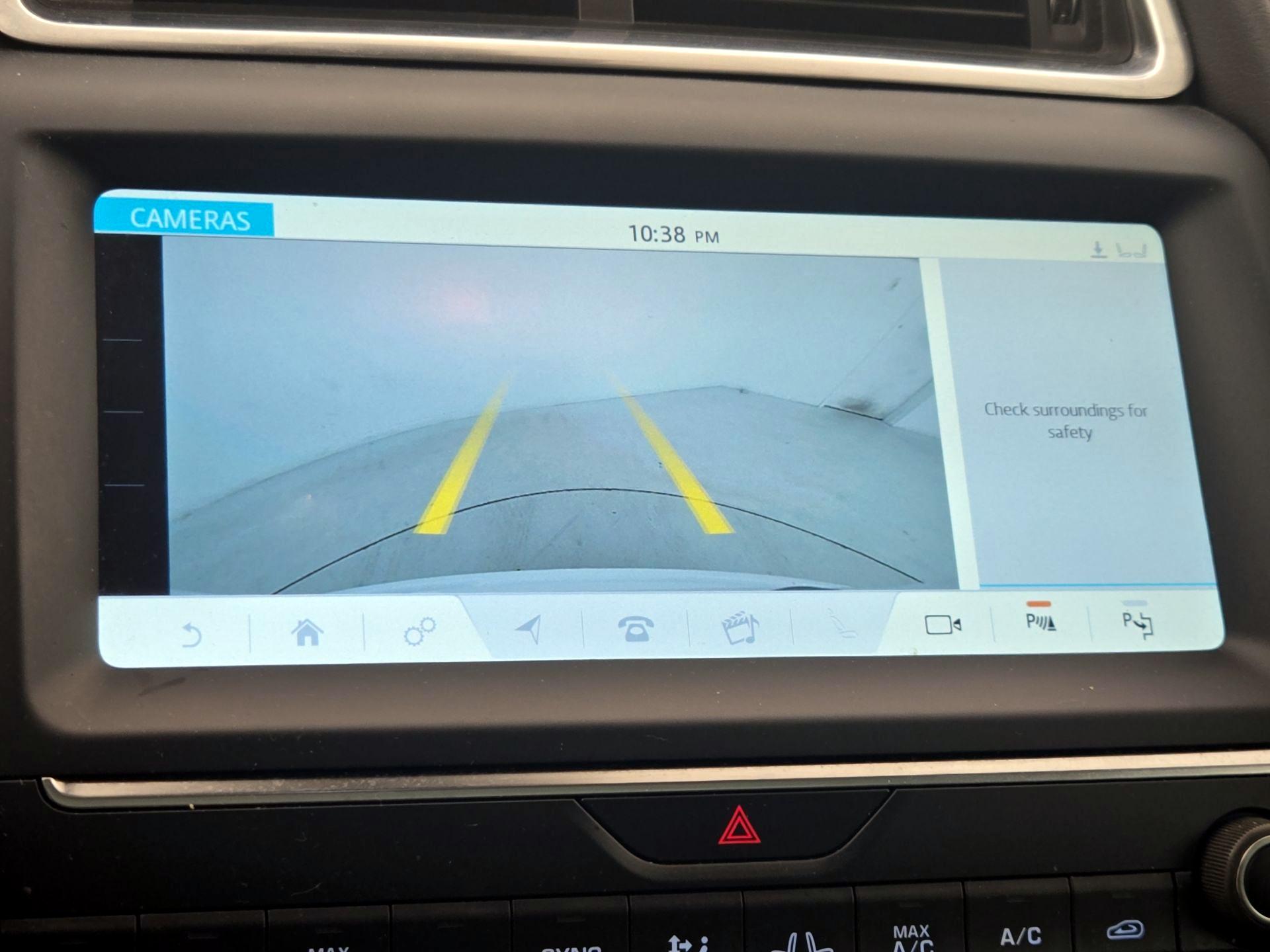 Thumbnail: 2018 Jaguar E-Pace - 15