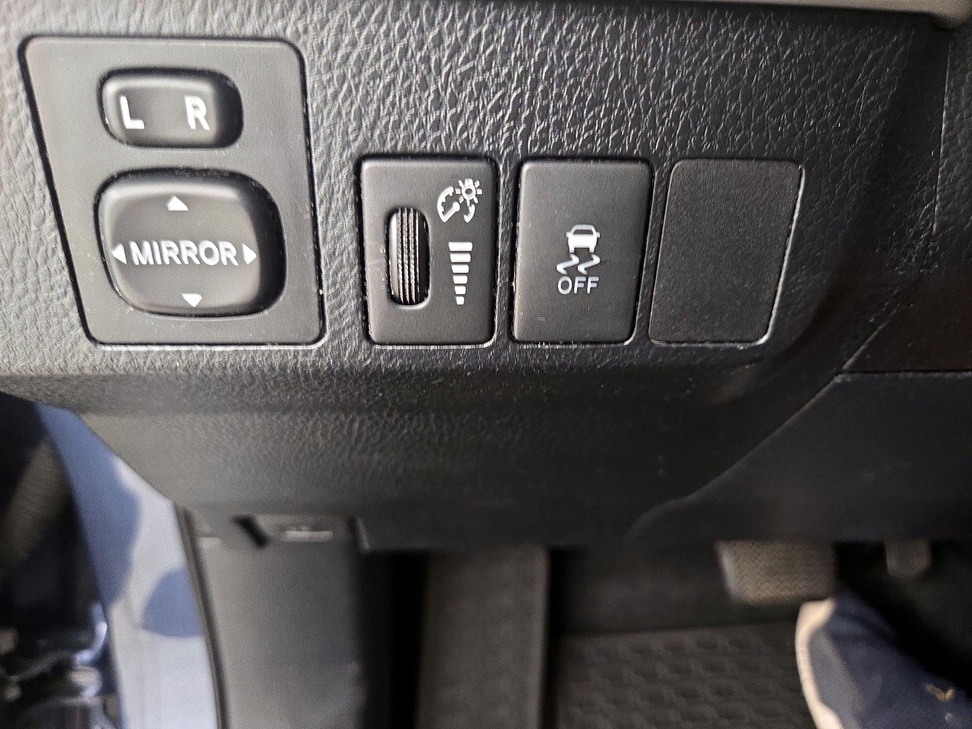 Thumbnail: 2013 Toyota RAV4 - 13