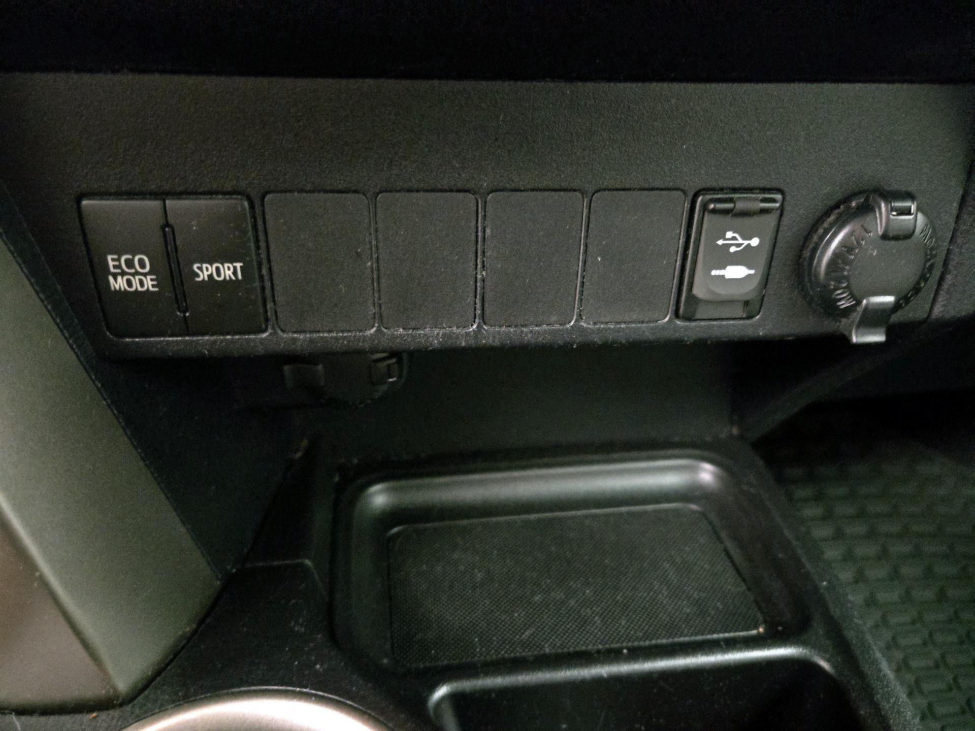 Thumbnail: 2013 Toyota RAV4 - 18