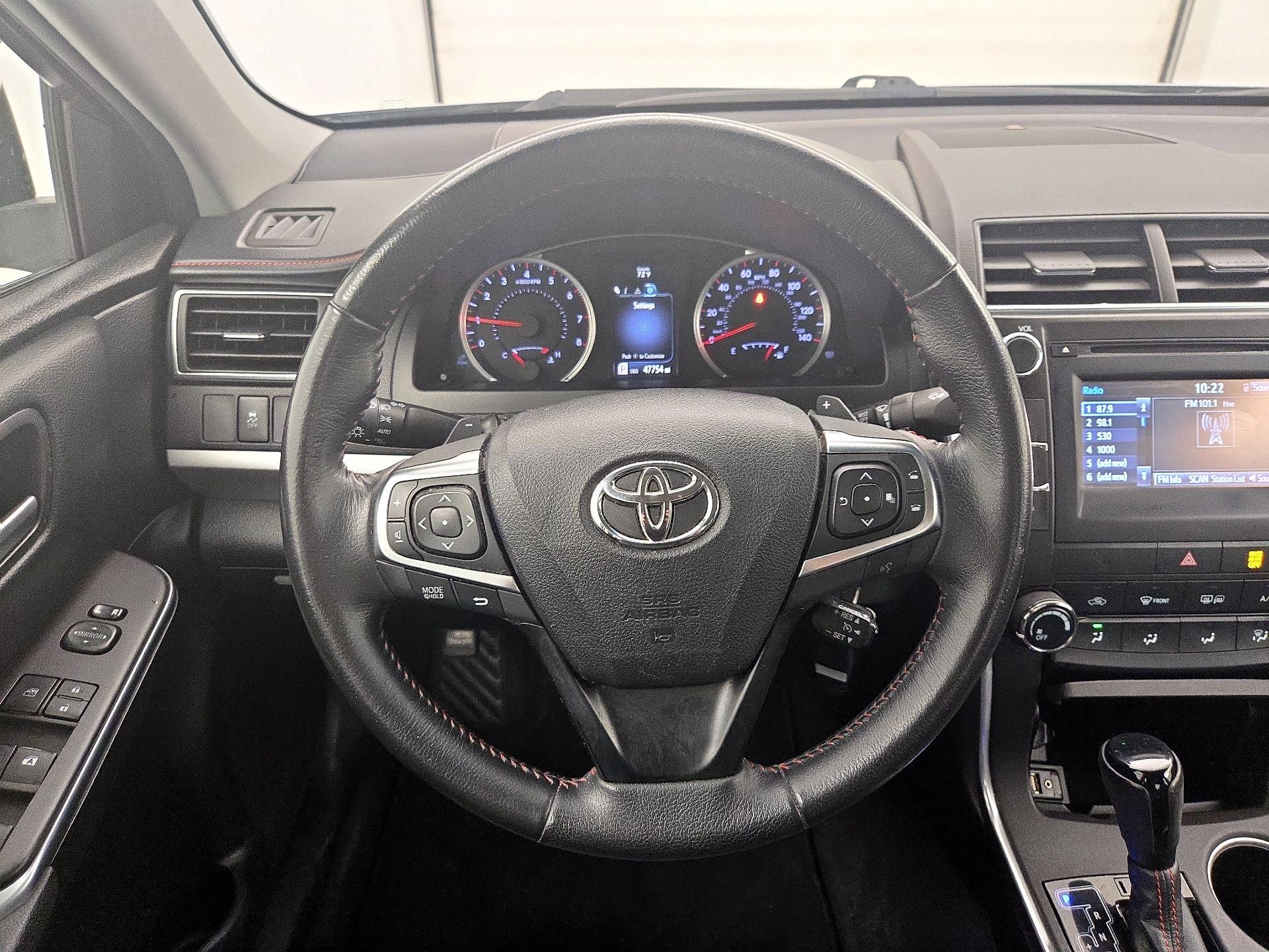 Thumbnail: 2015 Toyota Camry - 10