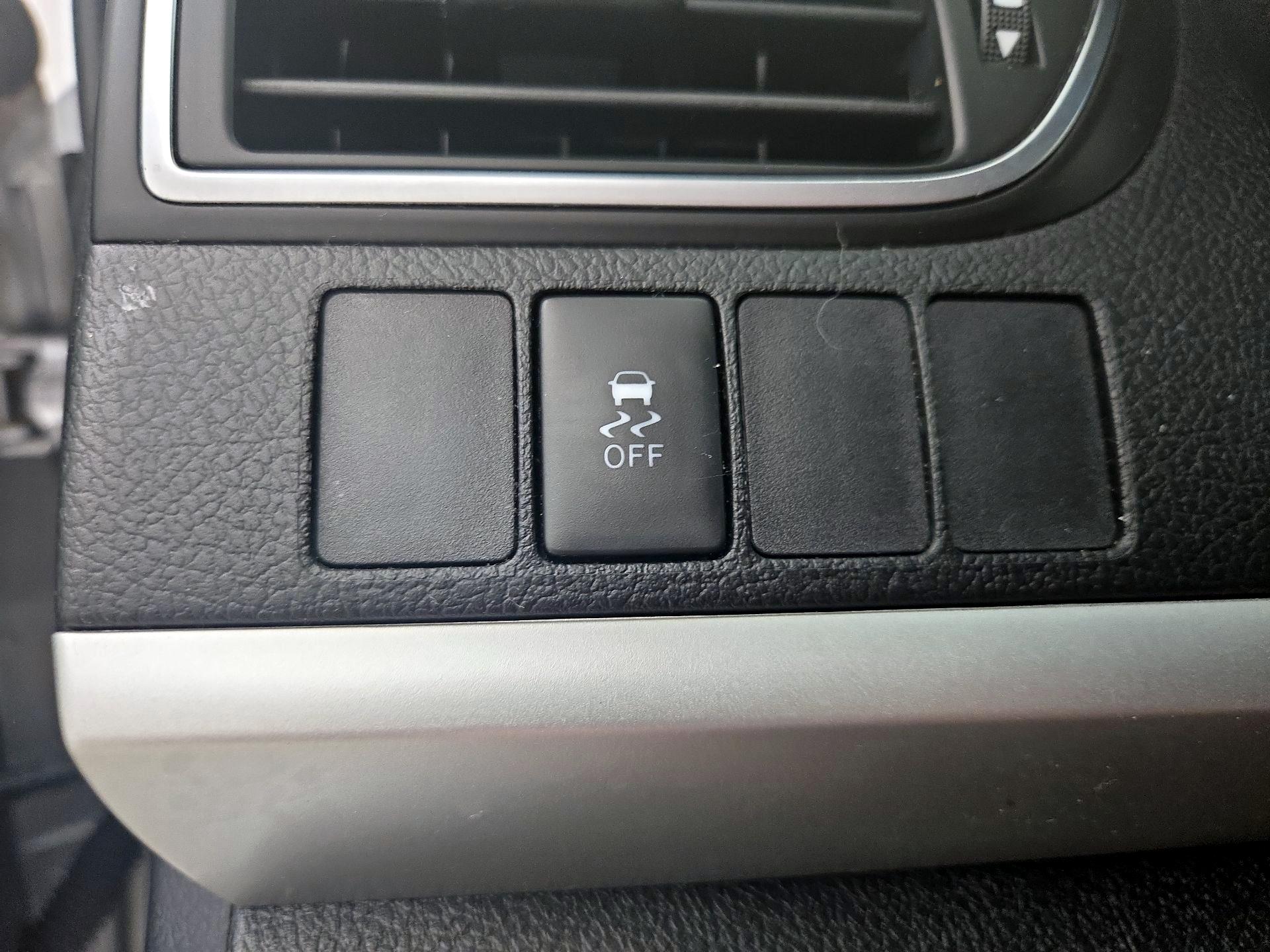 Thumbnail: 2015 Toyota Camry - 13