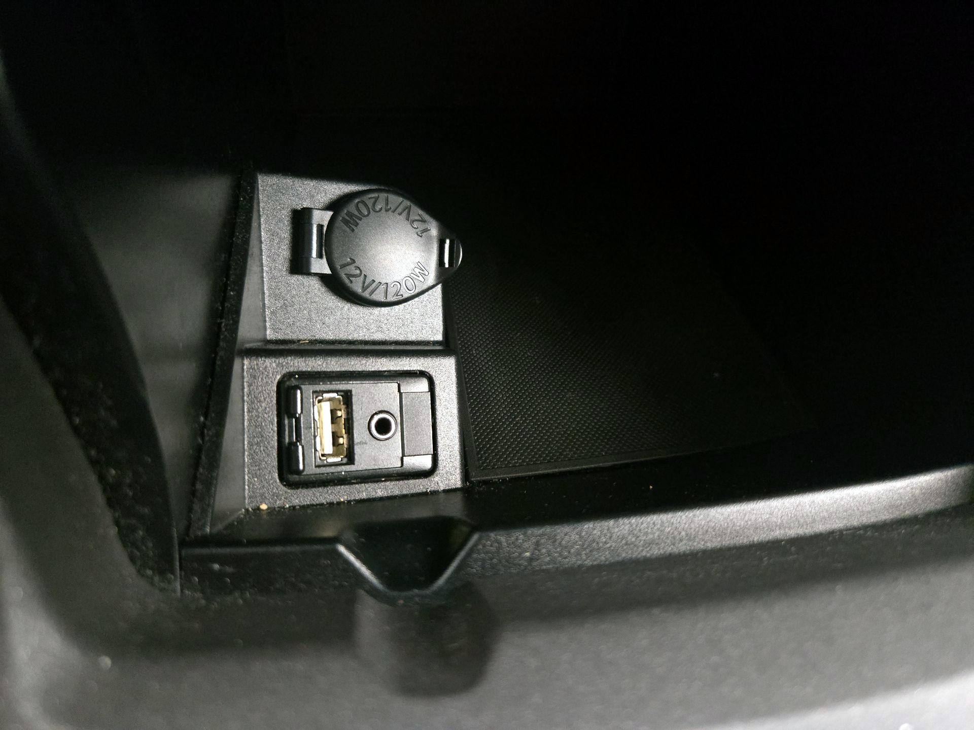 Thumbnail: 2015 Toyota Camry - 18