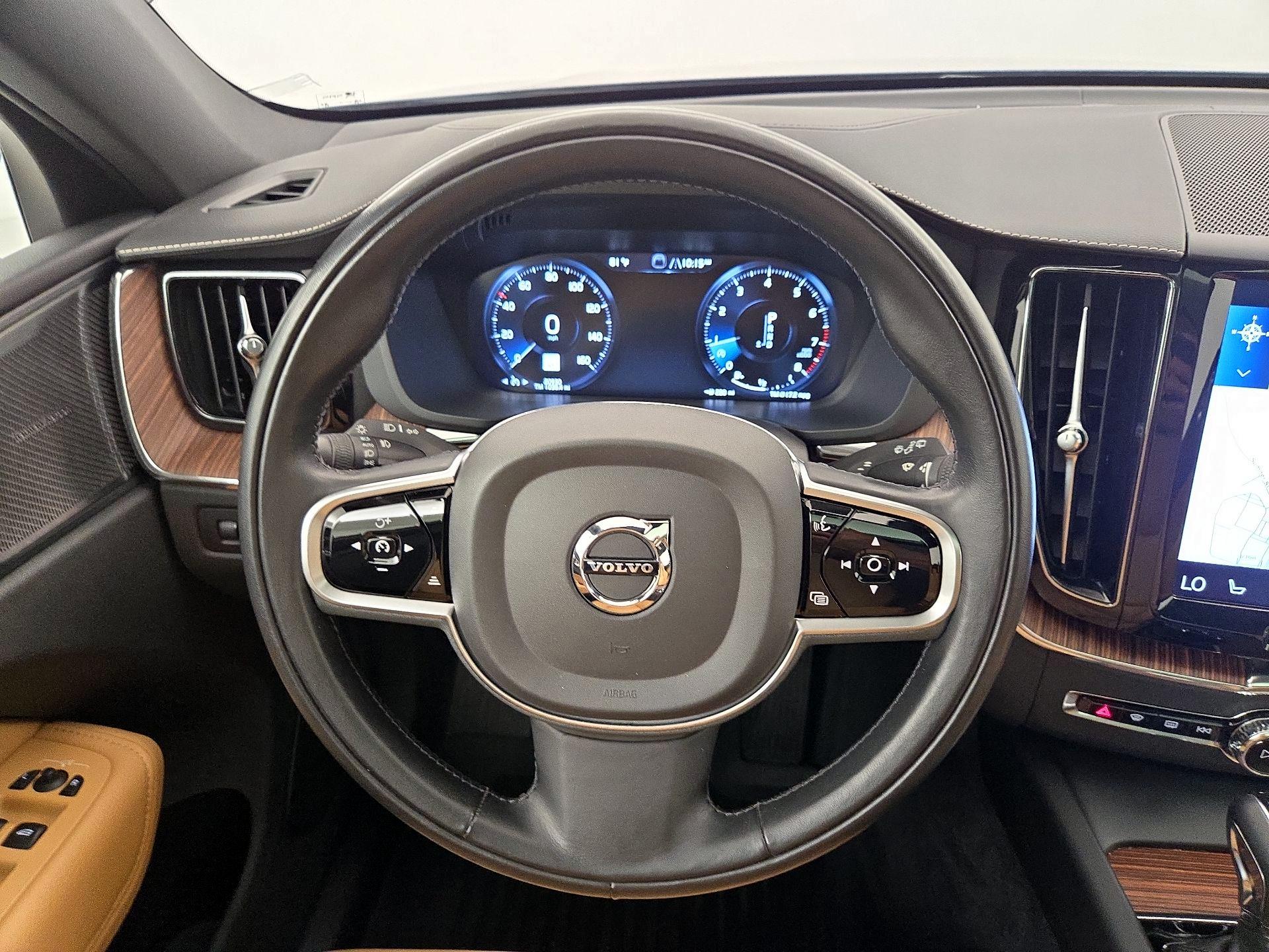 Thumbnail: 2020 Volvo XC60 - 10
