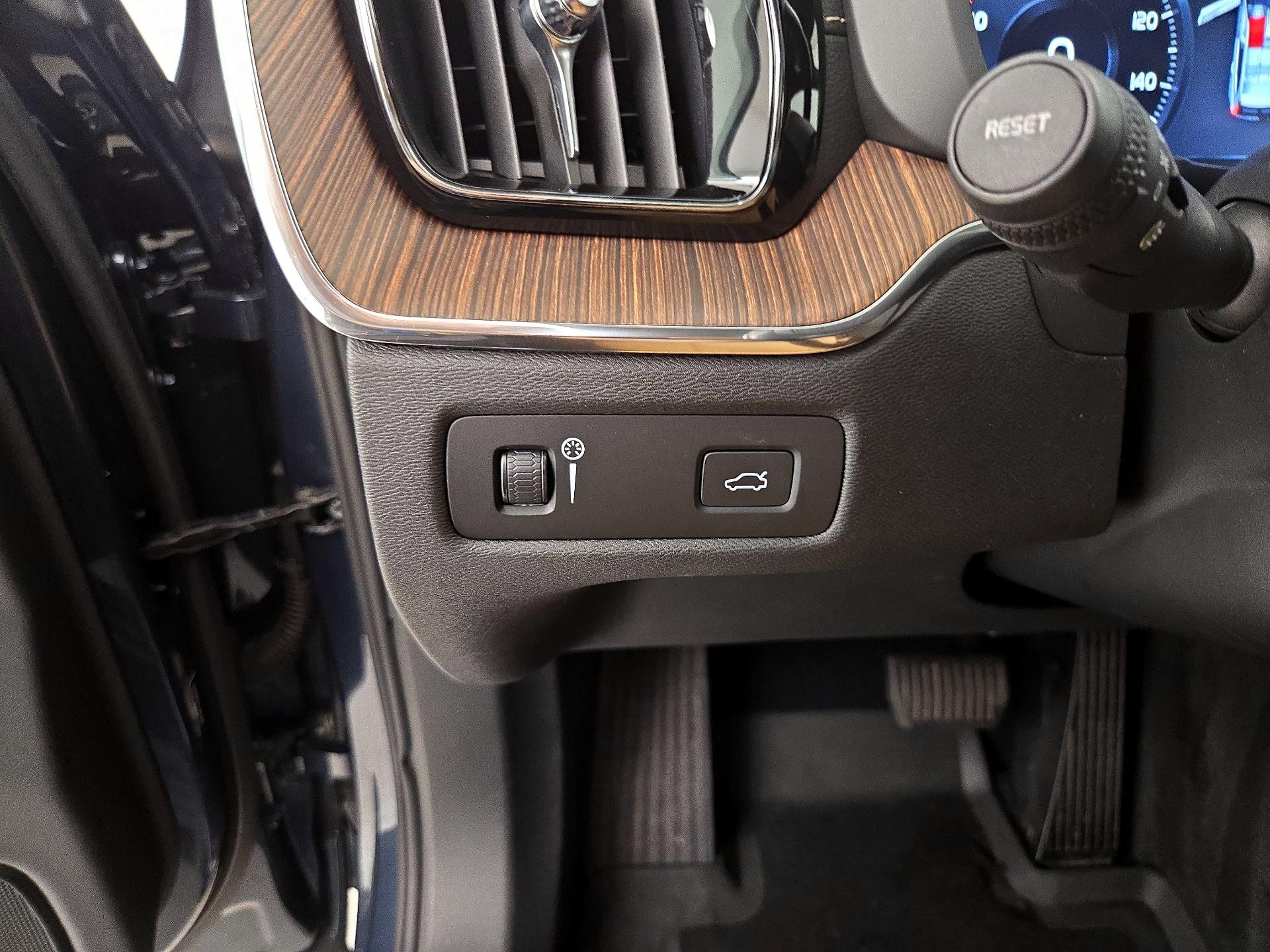 Thumbnail: 2020 Volvo XC60 - 13