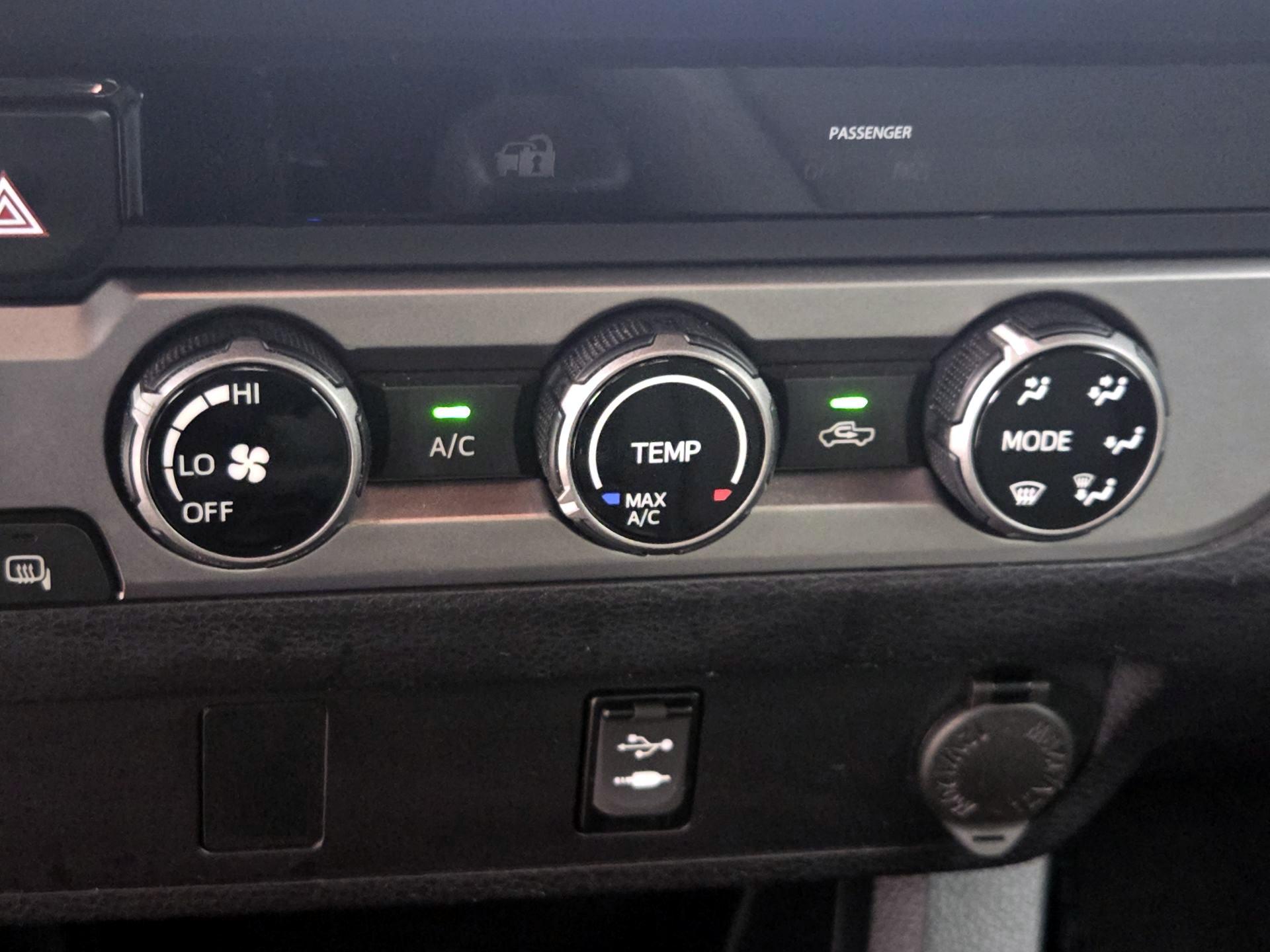 Thumbnail: 2016 Toyota Tacoma - 15