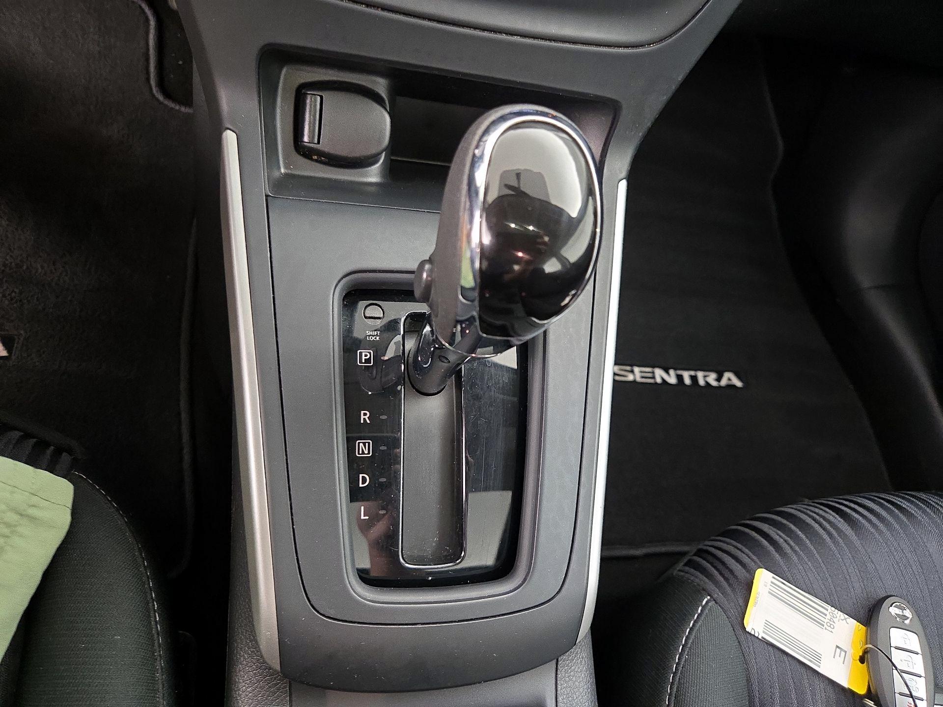 Thumbnail: 2019 Nissan Sentra - 17