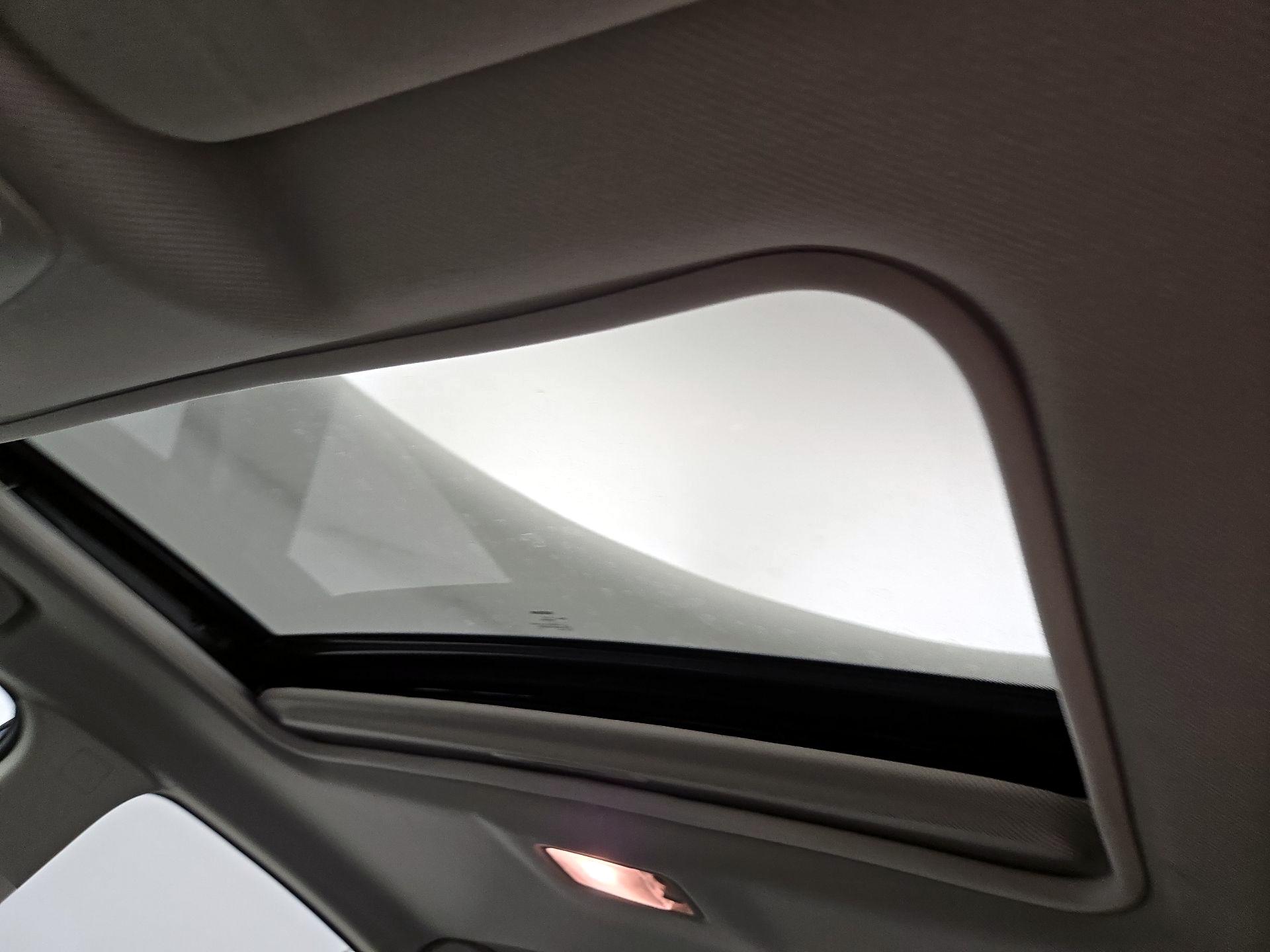 Thumbnail: 2019 Nissan Sentra - 19