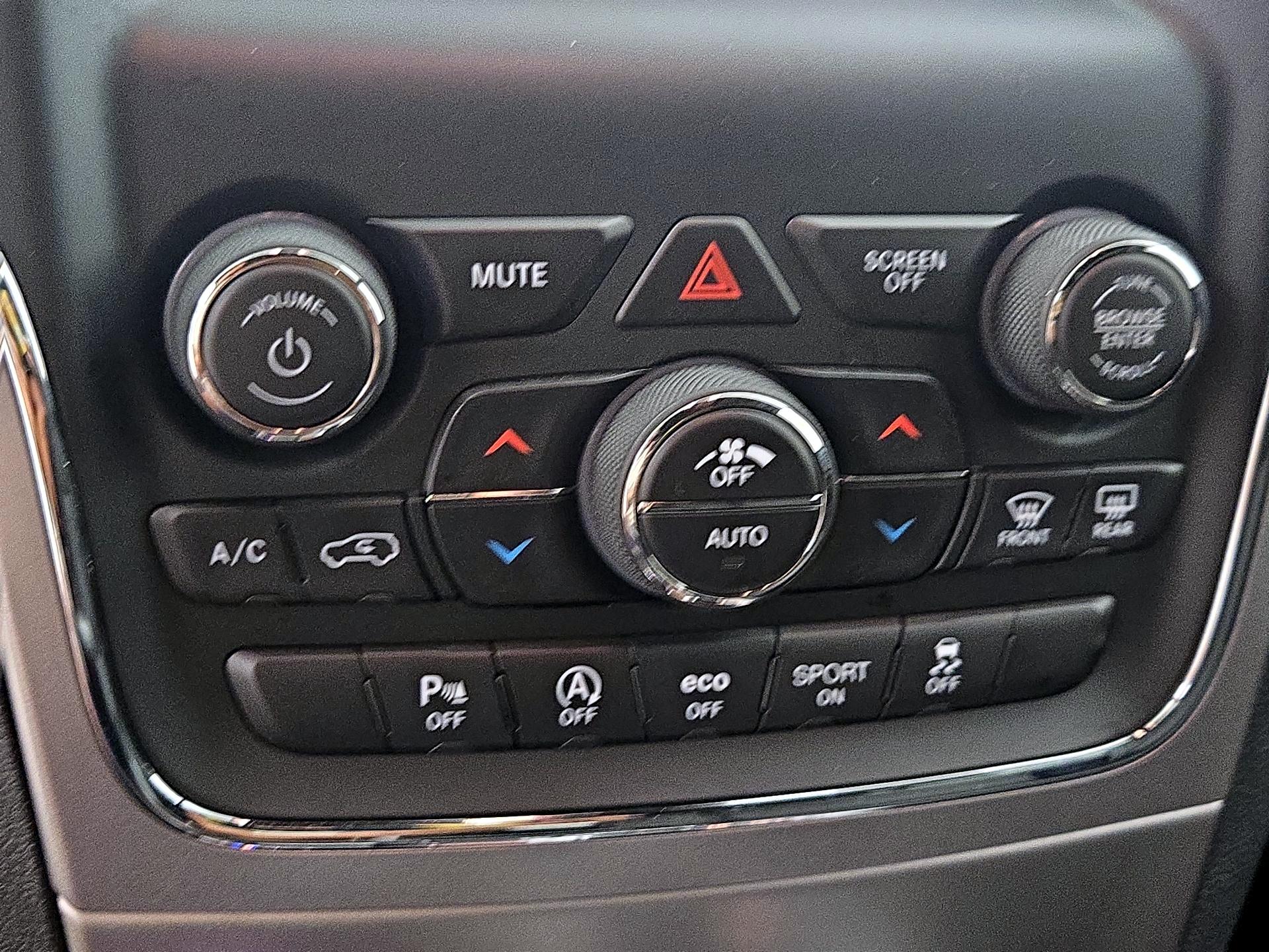 Thumbnail: 2019 Jeep Grand Cherokee - 17