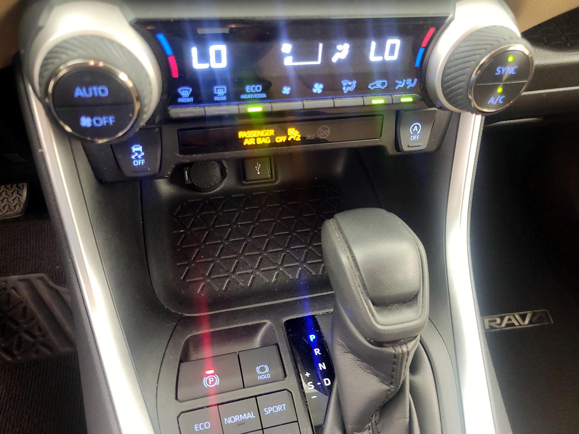 Thumbnail: 2021 Toyota RAV4 - 16