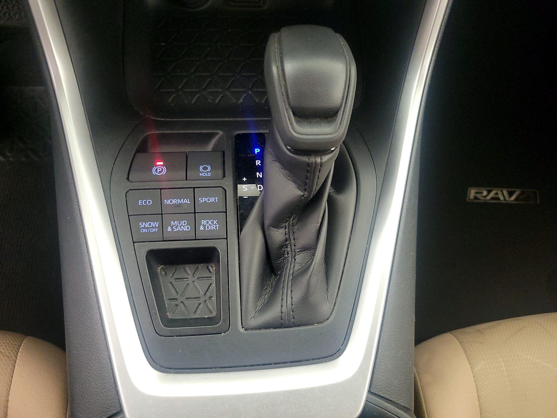 Thumbnail: 2021 Toyota RAV4 - 17
