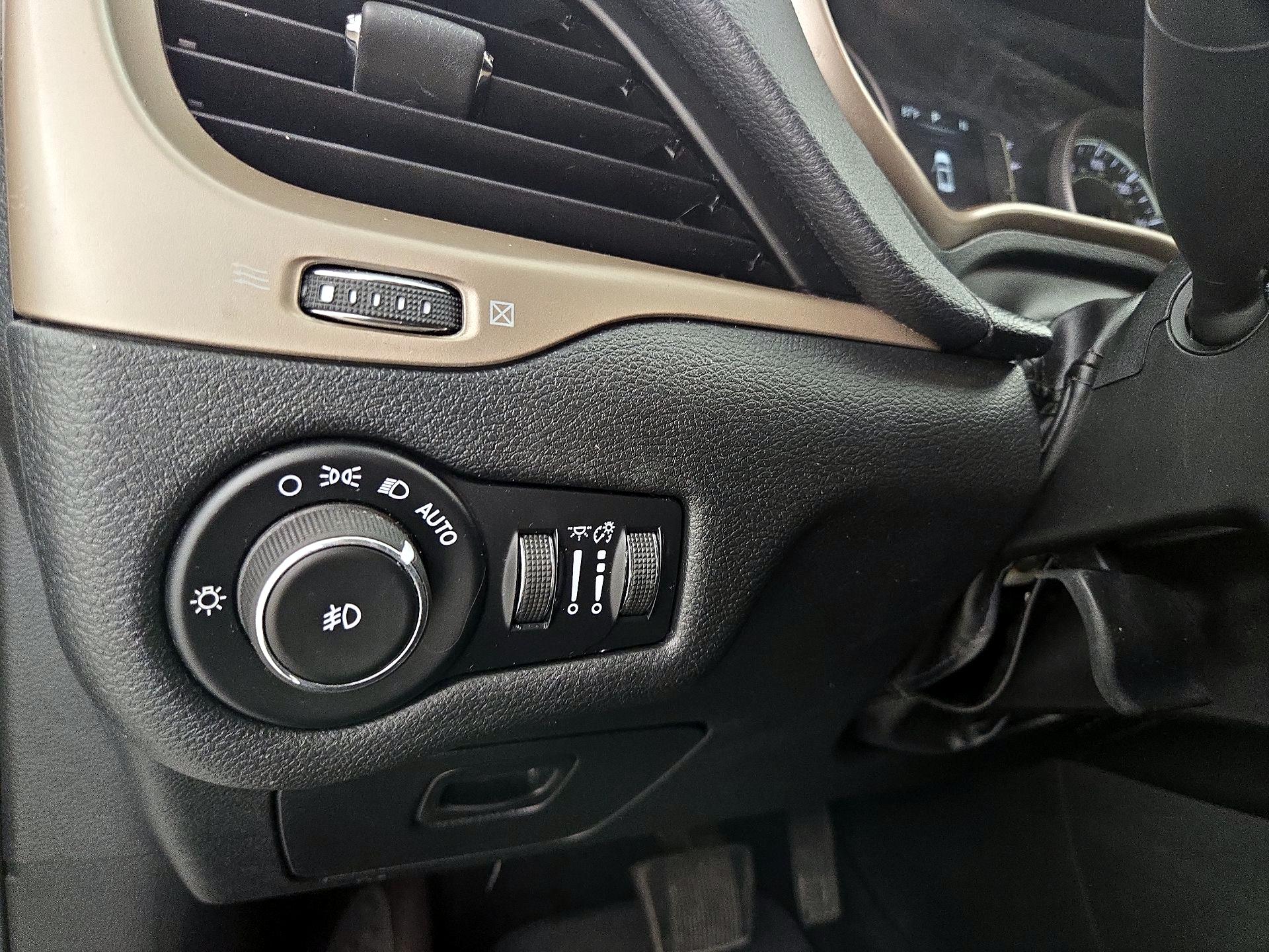 Thumbnail: 2016 Jeep Cherokee - 13