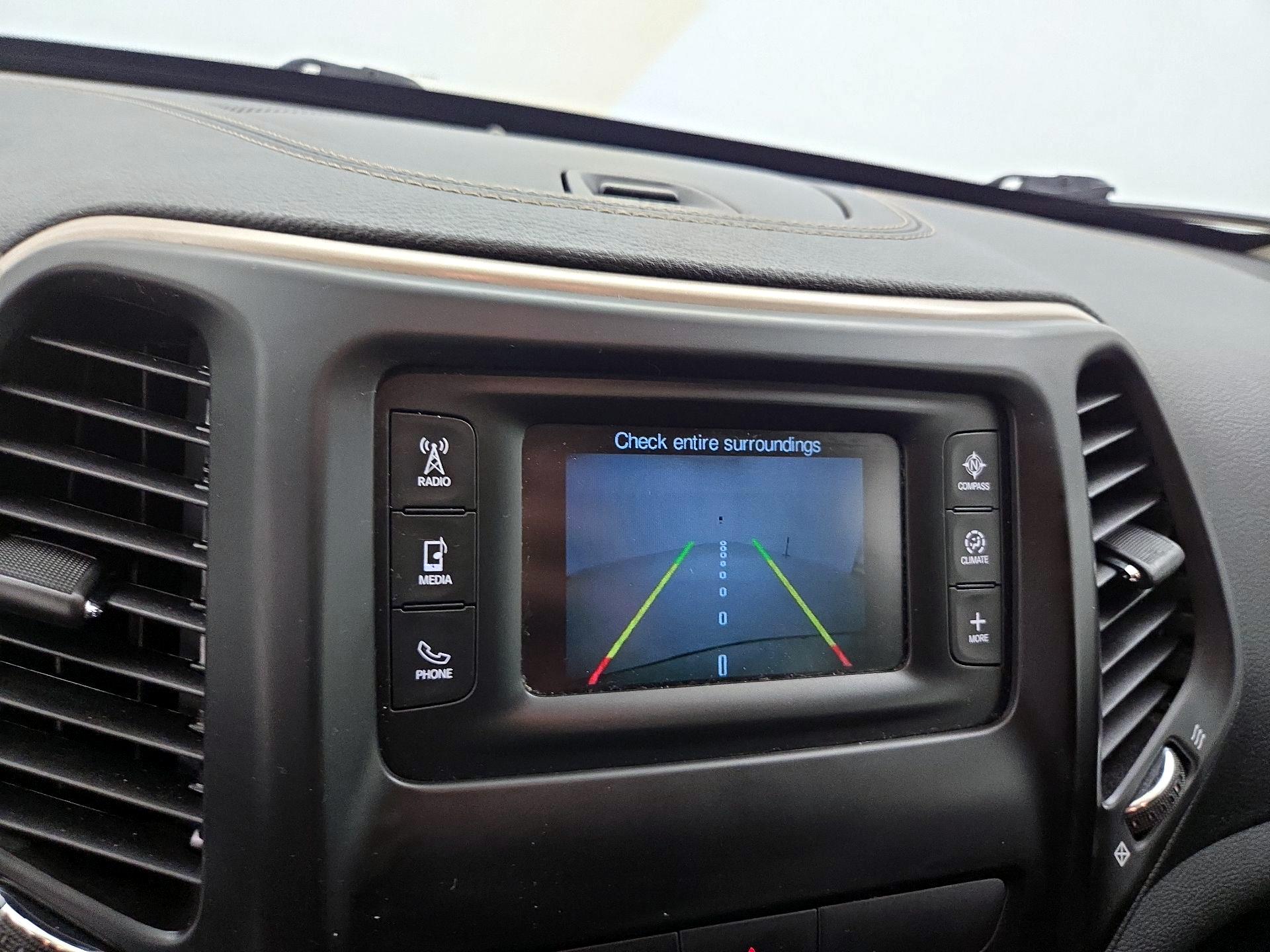 Thumbnail: 2016 Jeep Cherokee - 14